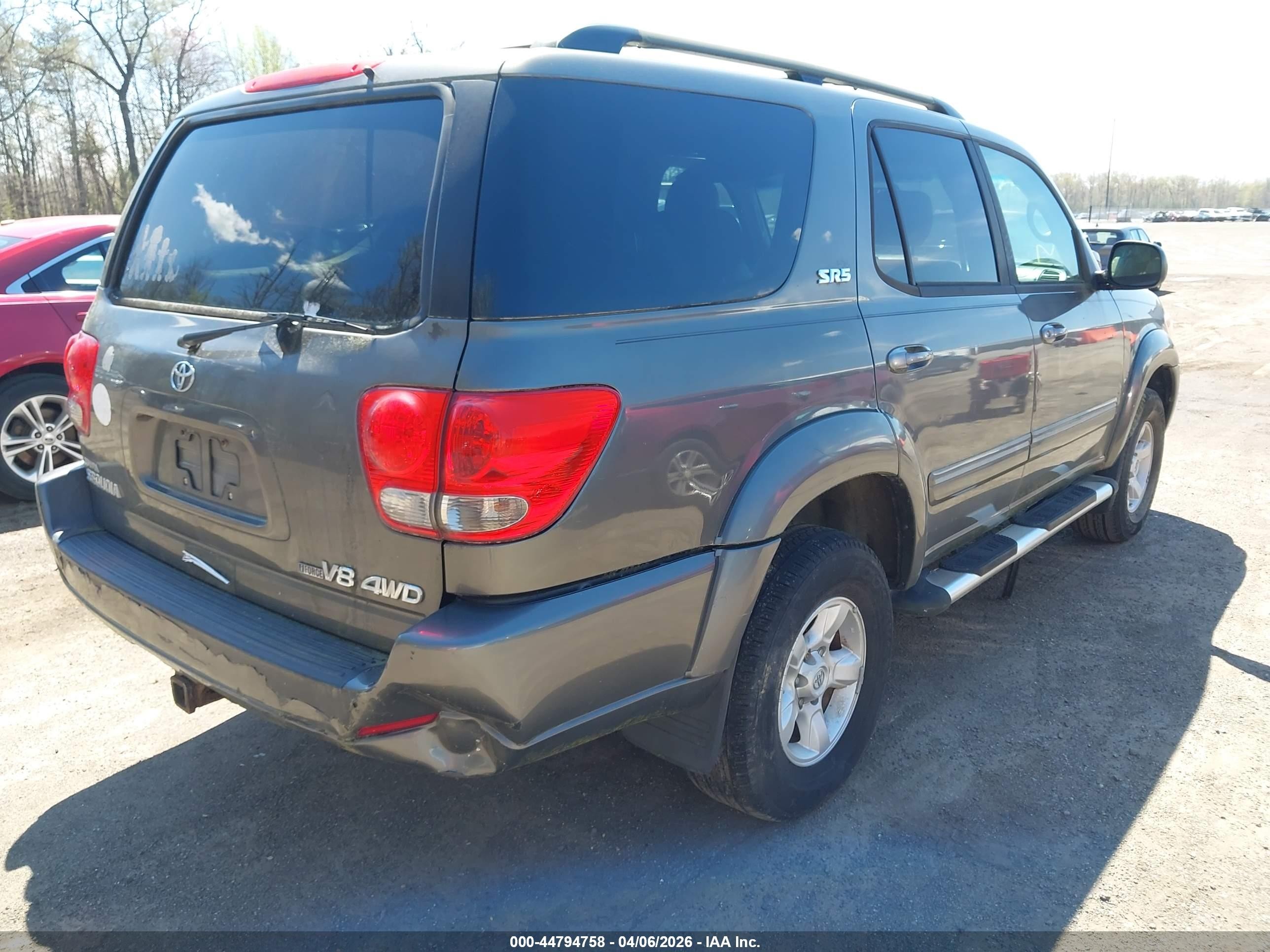 2005 Toyota Sequoia Sr5 V8 Silver vin: 5TDBT44A35S245311