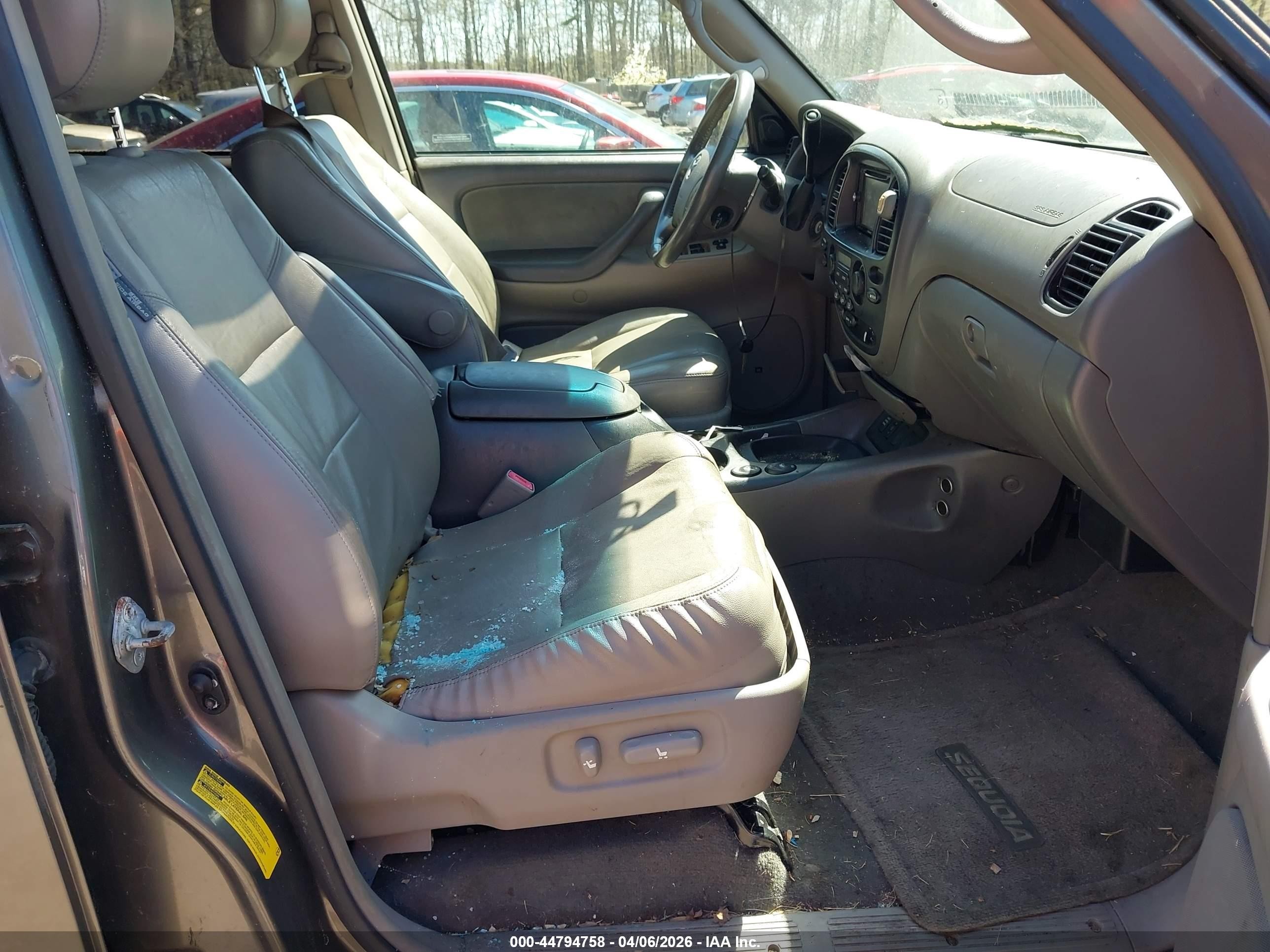 2005 Toyota Sequoia Sr5 V8 Silver vin: 5TDBT44A35S245311