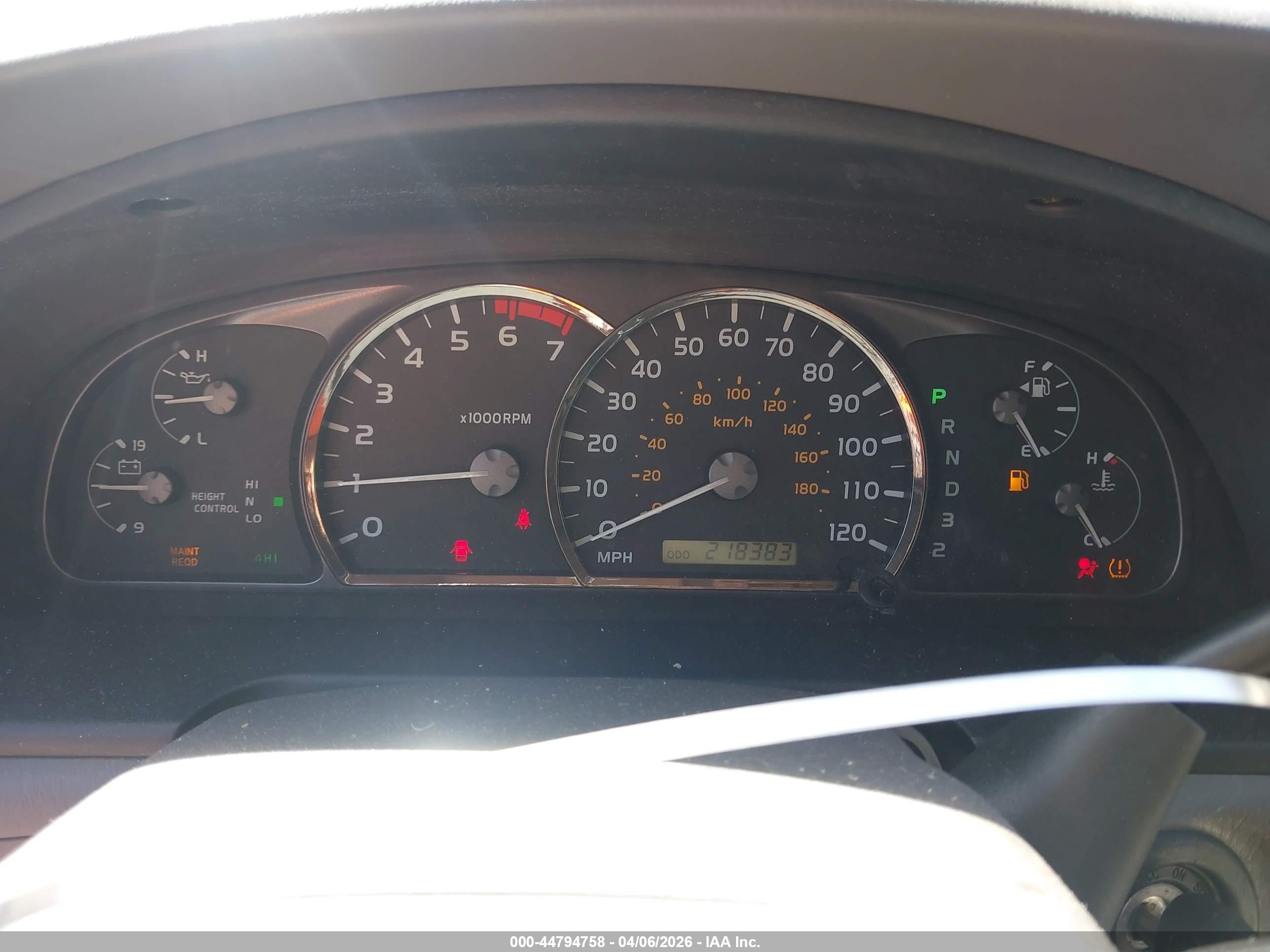 2005 Toyota Sequoia Sr5 V8 Silver vin: 5TDBT44A35S245311