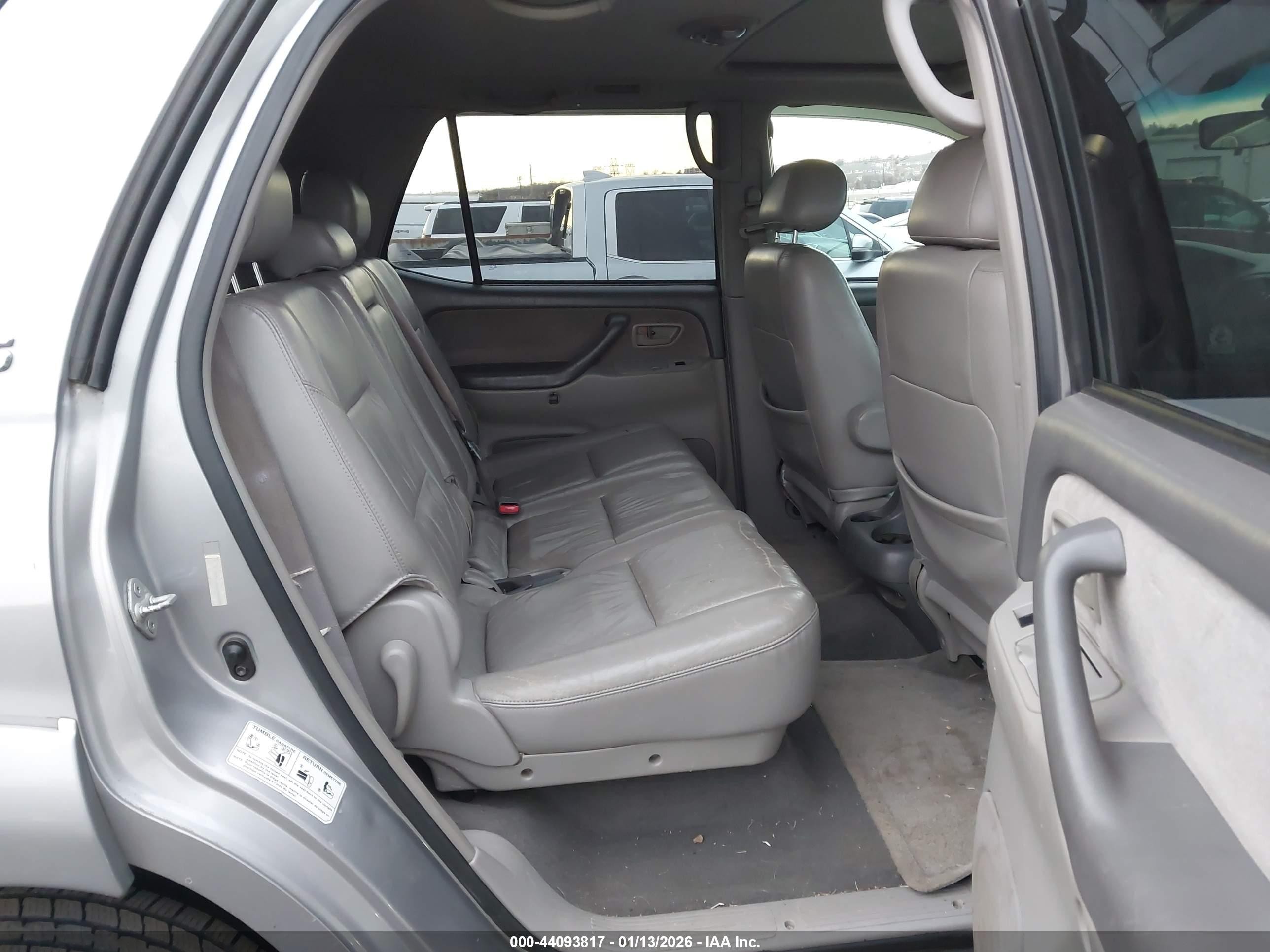 2001 Toyota Sequoia Sr5 V8 Серебряный vin: 5TDBT44A41S026500