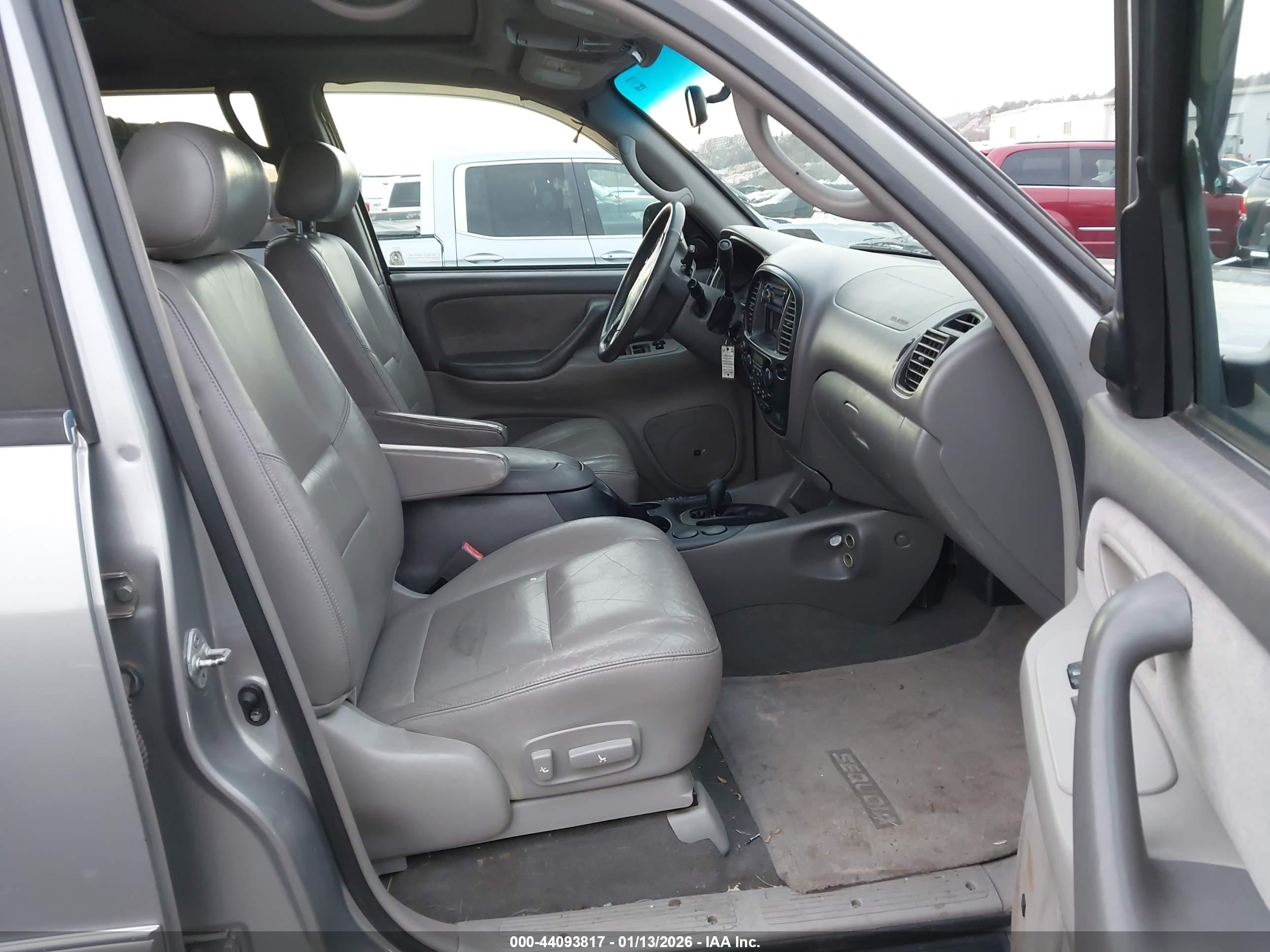 2001 Toyota Sequoia Sr5 V8 Серебряный vin: 5TDBT44A41S026500