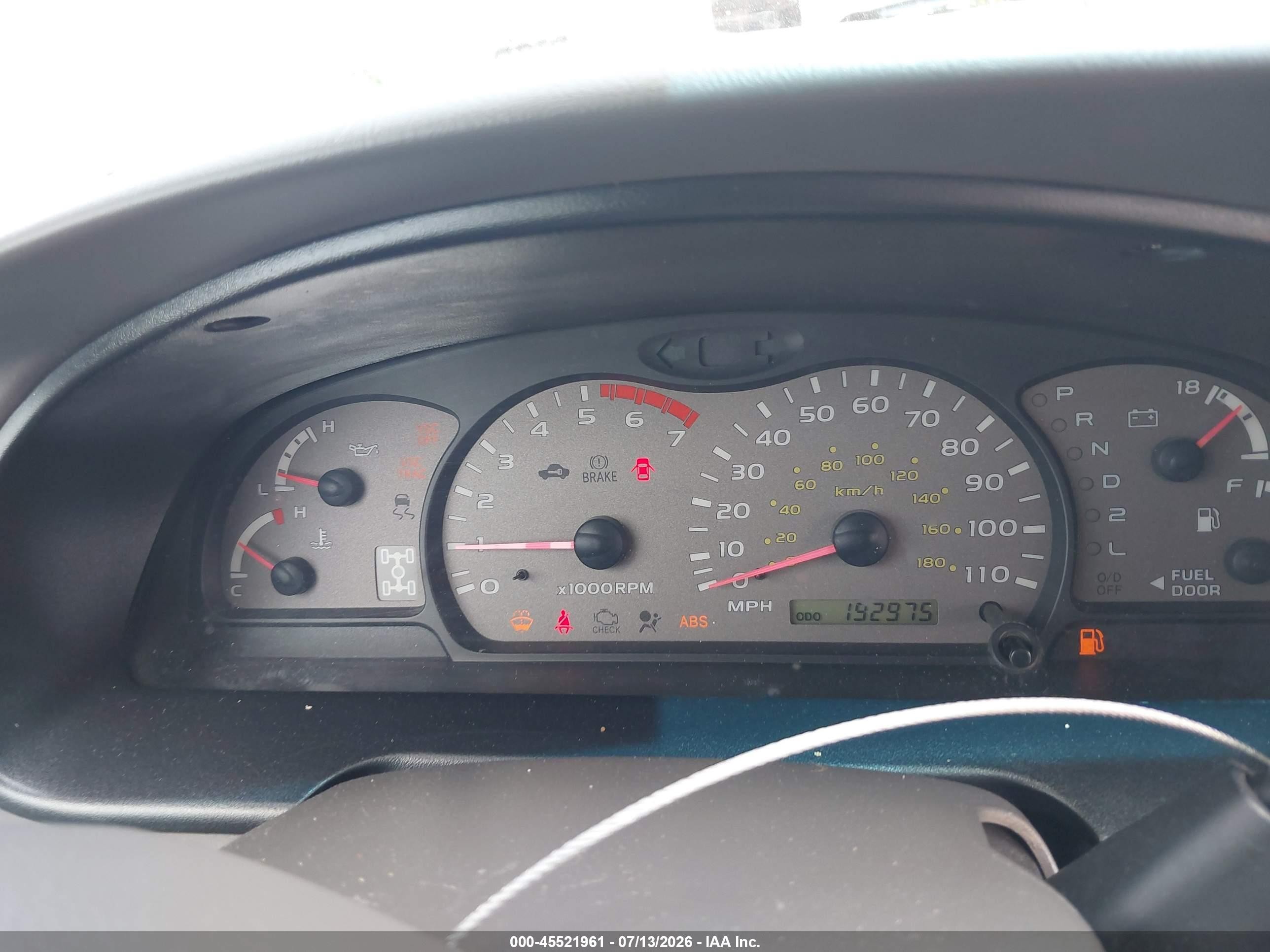 2004 Toyota Sequoia Sr5 V8 Серый vin: 5TDBT44A44S210890