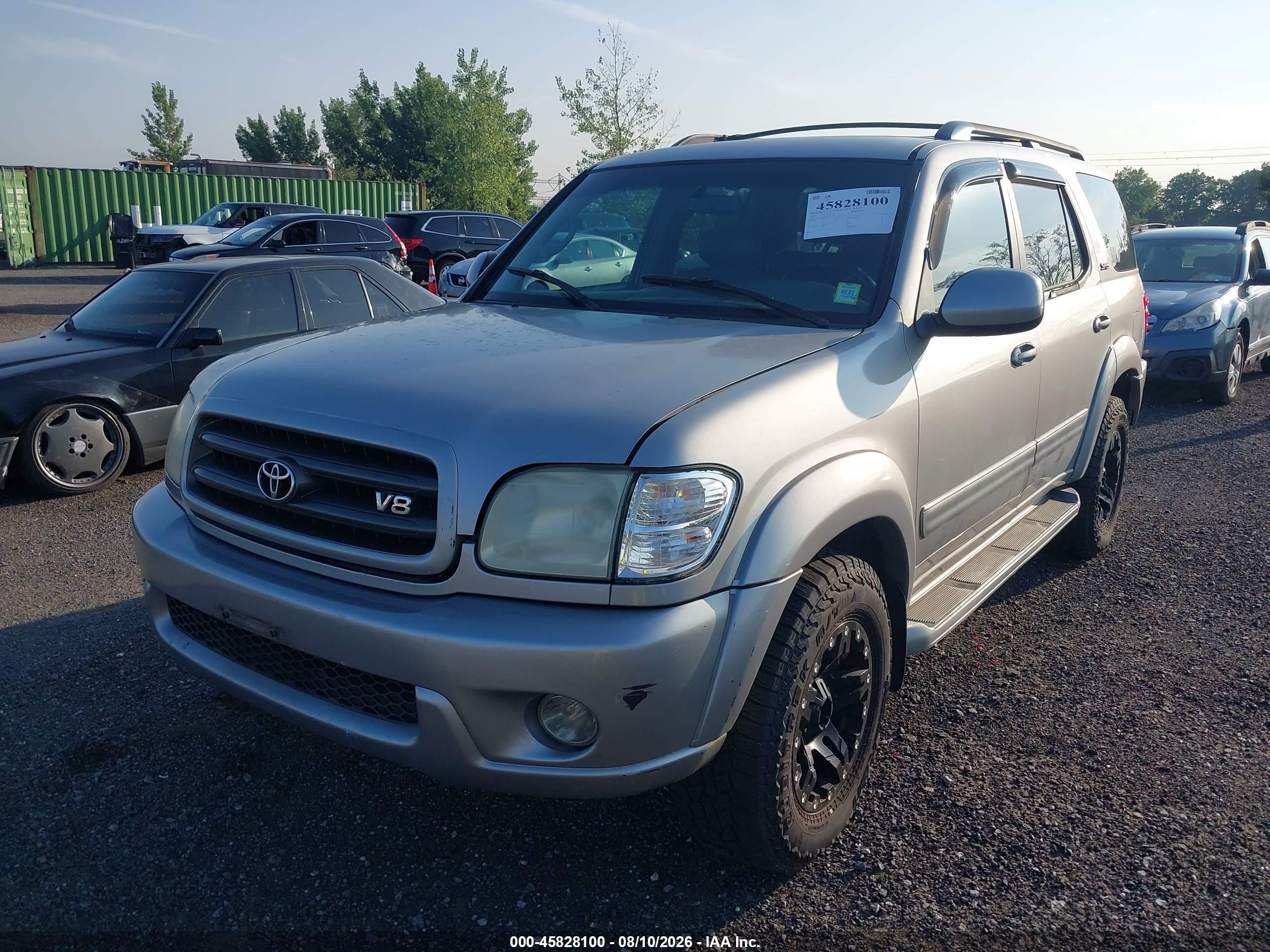 2004 Toyota Sequoia Sr5 V8 Silver vin: 5TDBT44A44S212400