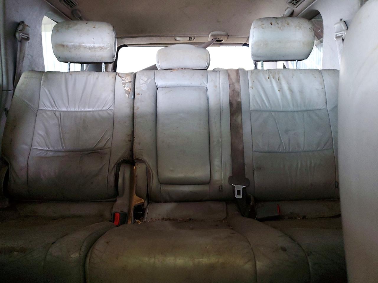 2004 Toyota Sequoia Sr5 Silver vin: 5TDBT44A44S212607