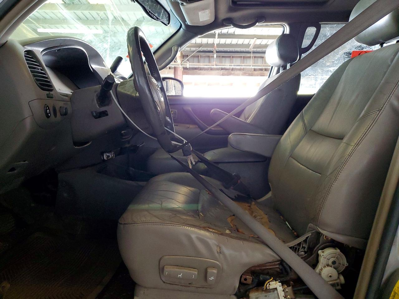 2004 Toyota Sequoia Sr5 Silver vin: 5TDBT44A44S212607
