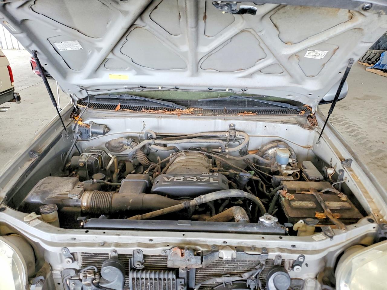 2004 Toyota Sequoia Sr5 Silver vin: 5TDBT44A44S212607