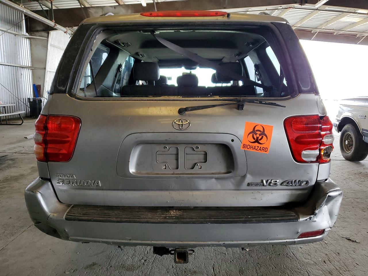 2004 Toyota Sequoia Sr5 Silver vin: 5TDBT44A44S212607