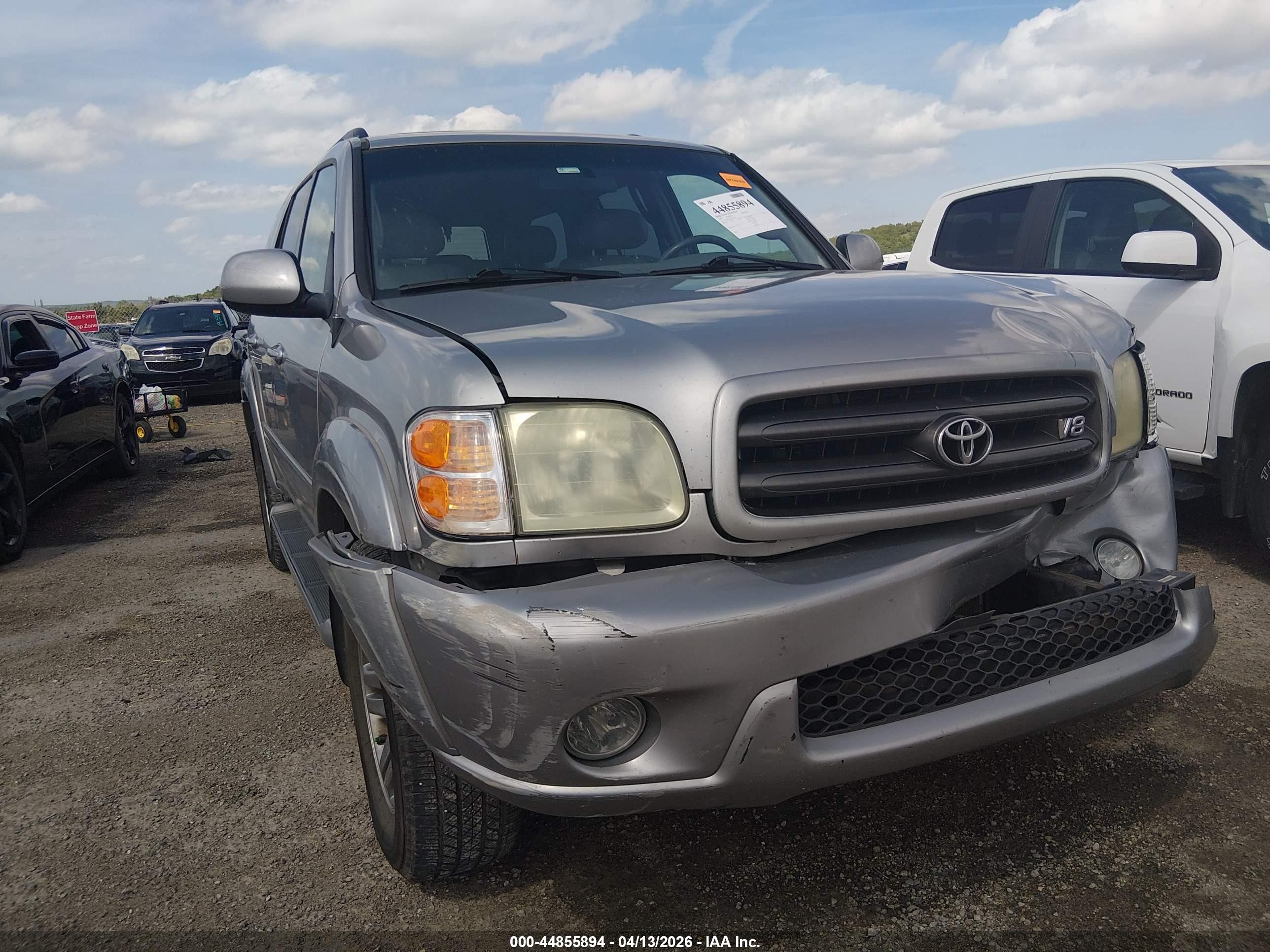 2004 Toyota Sequoia Sr5 V8 Silver vin: 5TDBT44A44S219170