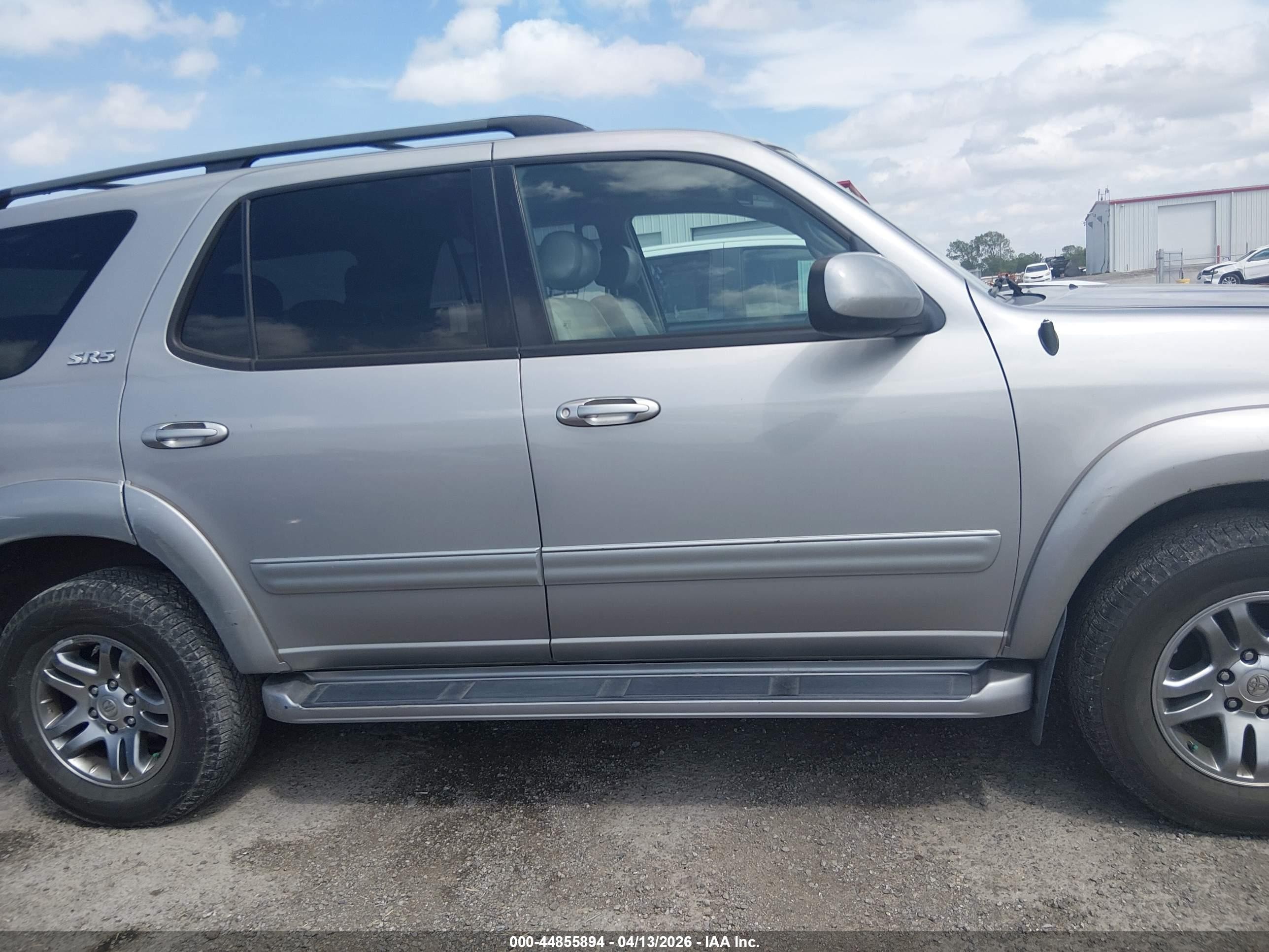 2004 Toyota Sequoia Sr5 V8 Silver vin: 5TDBT44A44S219170