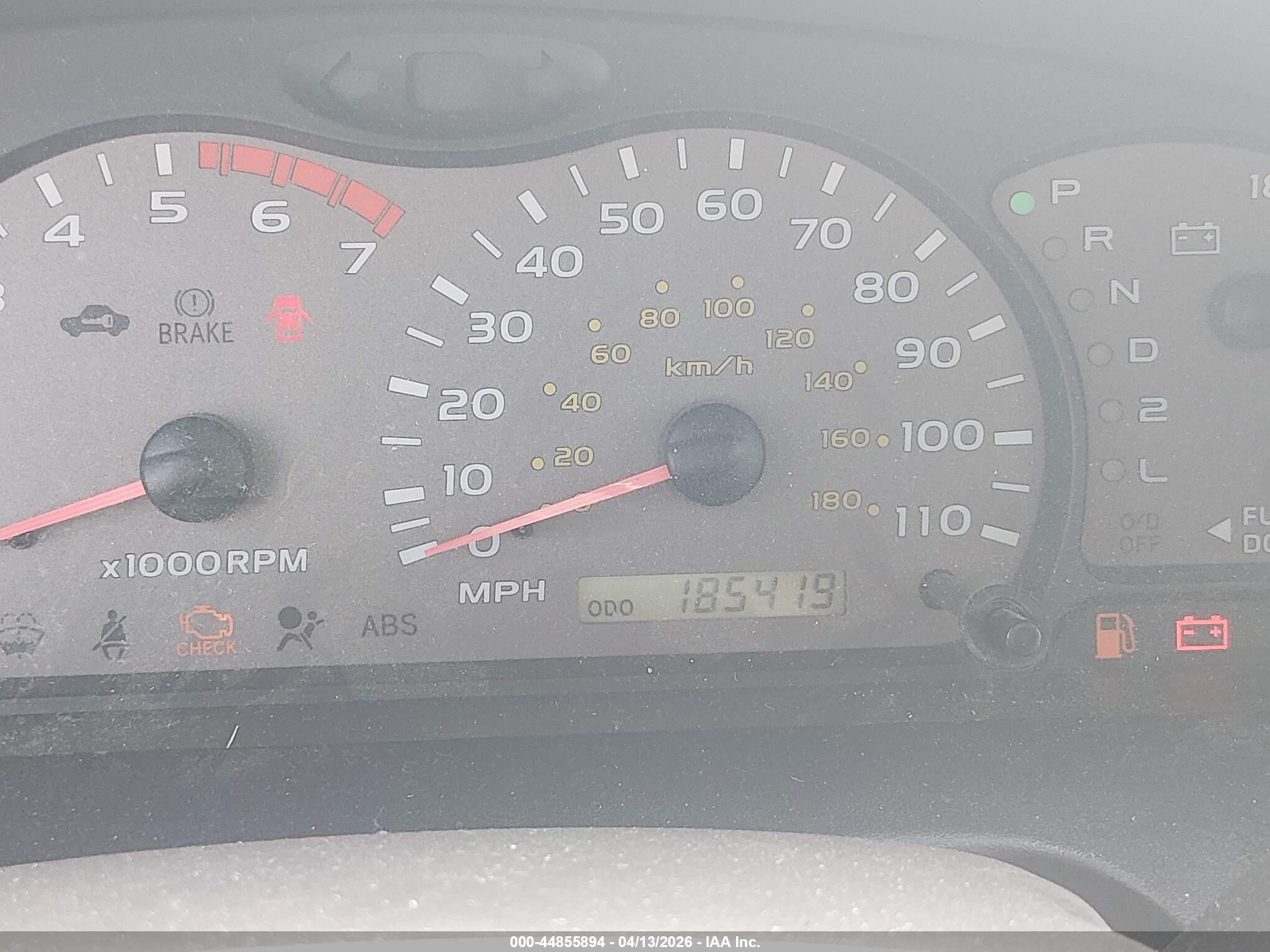 2004 Toyota Sequoia Sr5 V8 Silver vin: 5TDBT44A44S219170