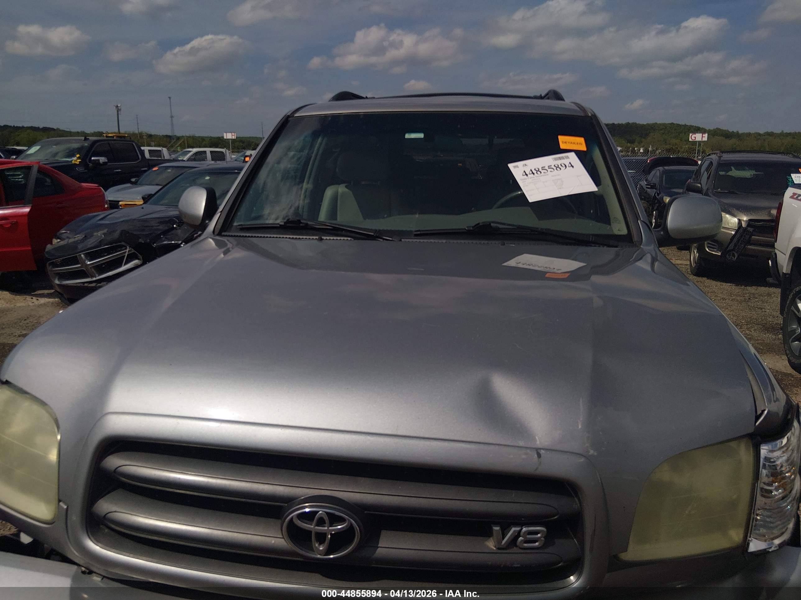 2004 Toyota Sequoia Sr5 V8 Silver vin: 5TDBT44A44S219170