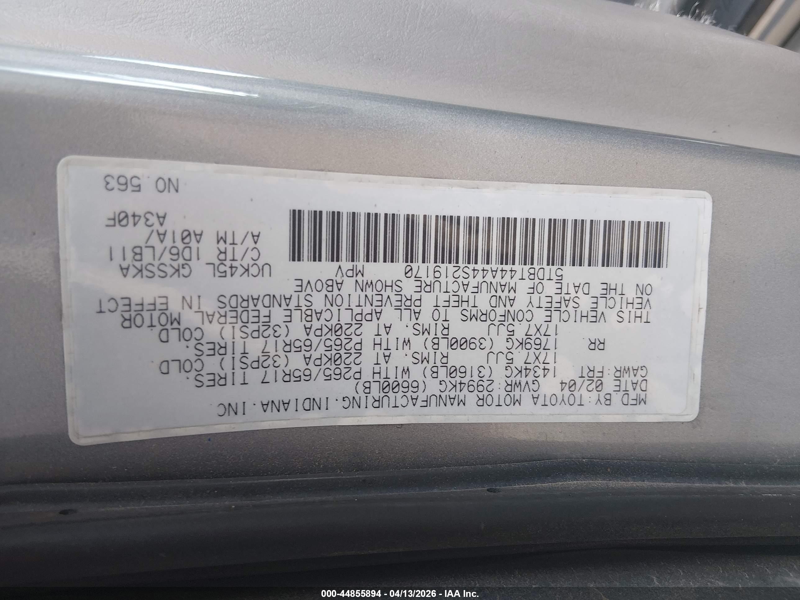 2004 Toyota Sequoia Sr5 V8 Silver vin: 5TDBT44A44S219170