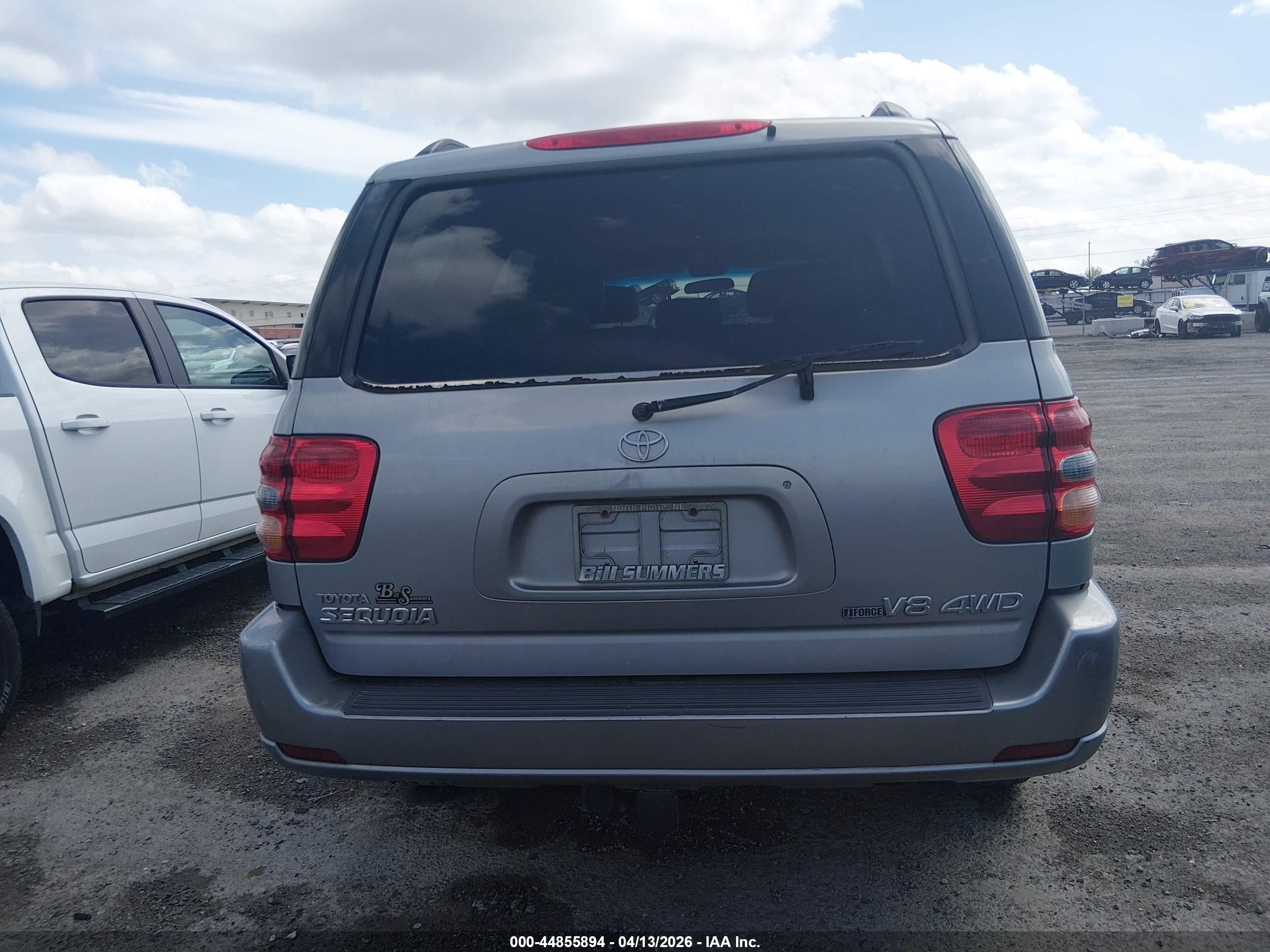 2004 Toyota Sequoia Sr5 V8 Silver vin: 5TDBT44A44S219170