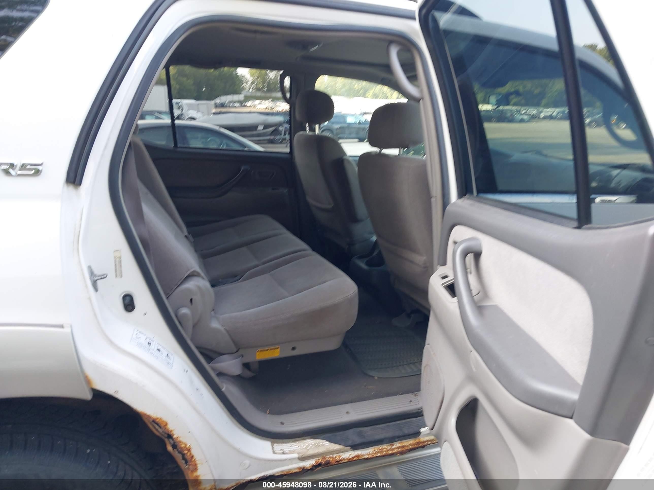 2004 Toyota Sequoia Sr5 V8 Белый vin: 5TDBT44A44S222098