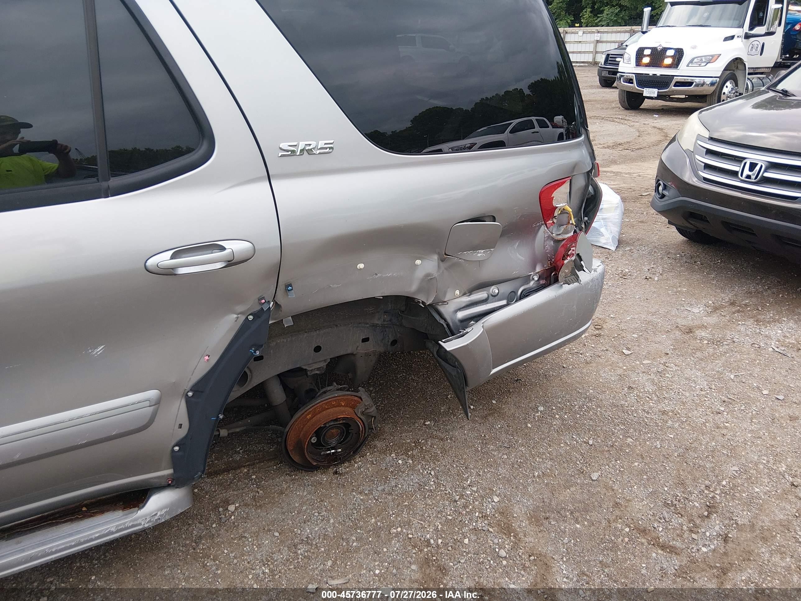 2006 Toyota Sequoia Sr5 V8 Серебряный vin: 5TDBT44A46S269313