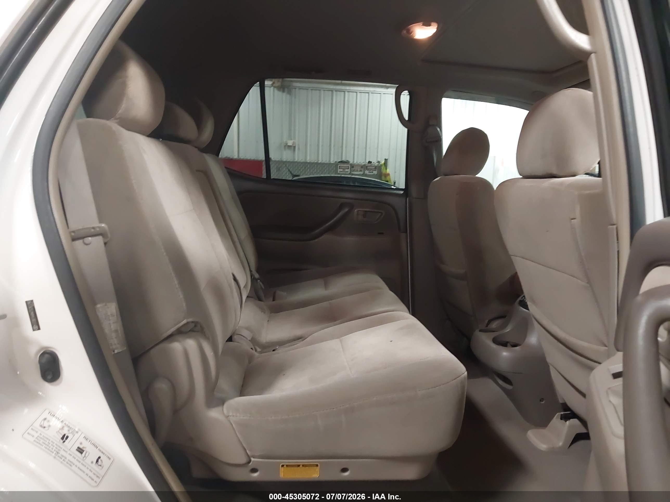 2007 Toyota Sequoia Sr5 V8 White vin: 5TDBT44A47S283780