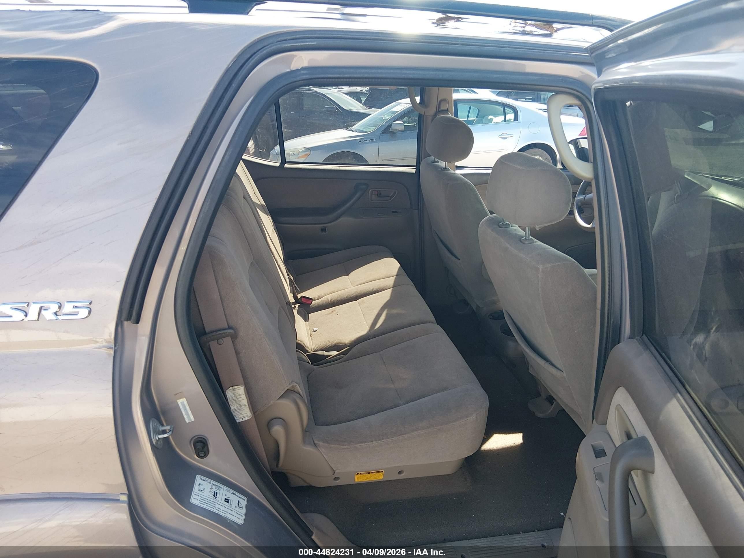 2001 Toyota Sequoia Sr5 V8 Gray vin: 5TDBT44A51S011178