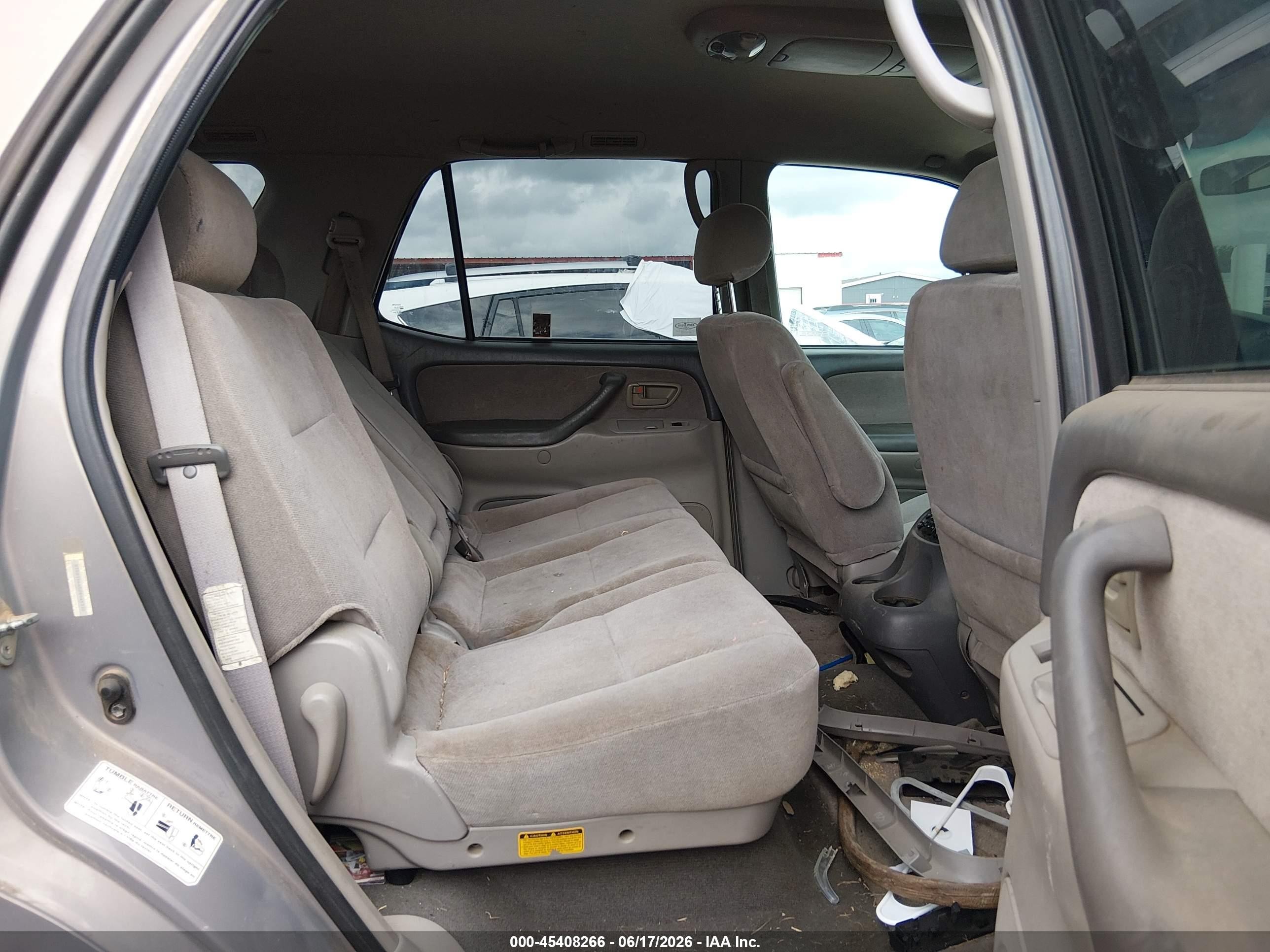 2002 Toyota Sequoia Sr5 V8 Gray vin: 5TDBT44A52S065310