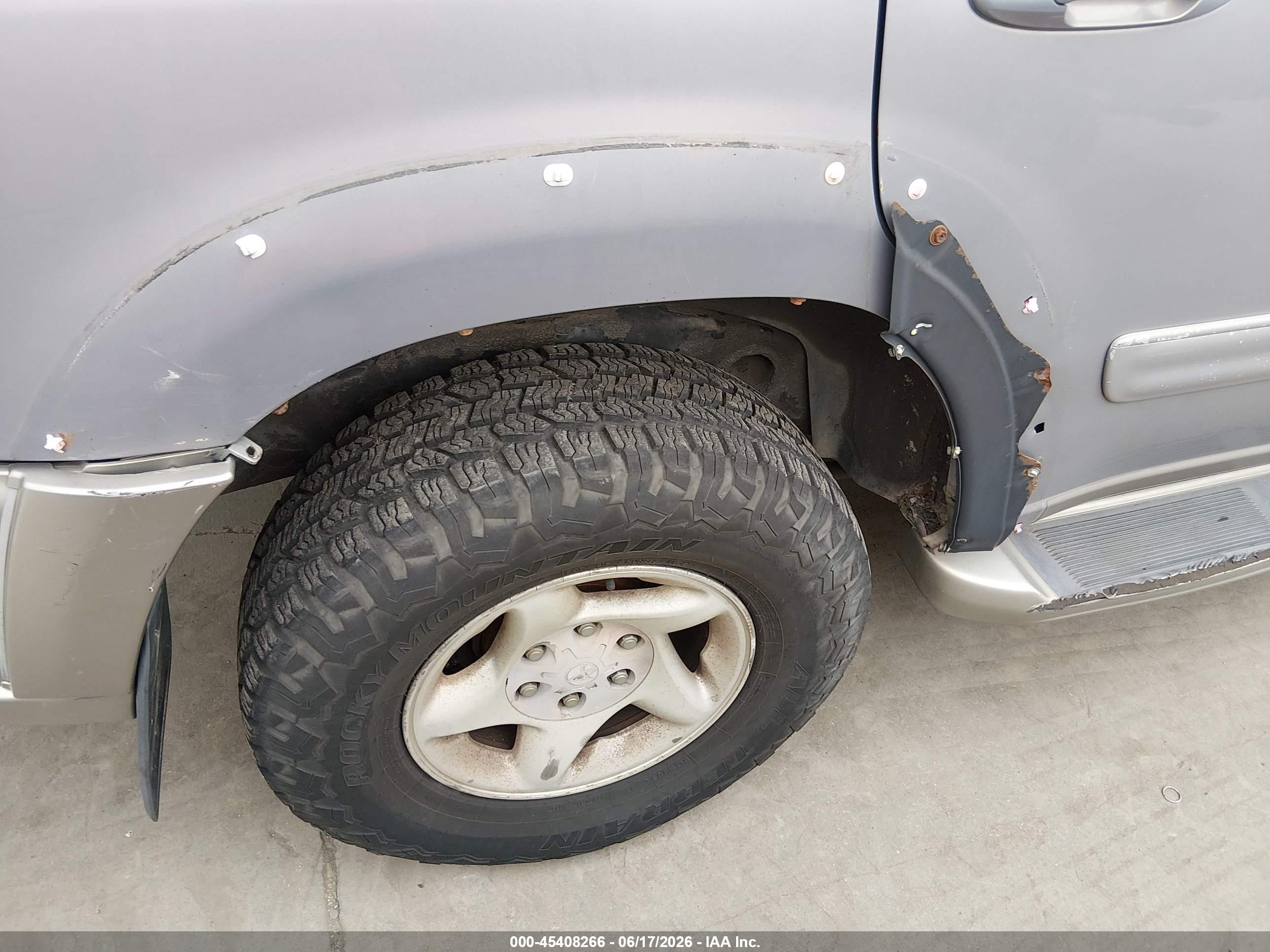 2002 Toyota Sequoia Sr5 V8 Gray vin: 5TDBT44A52S065310