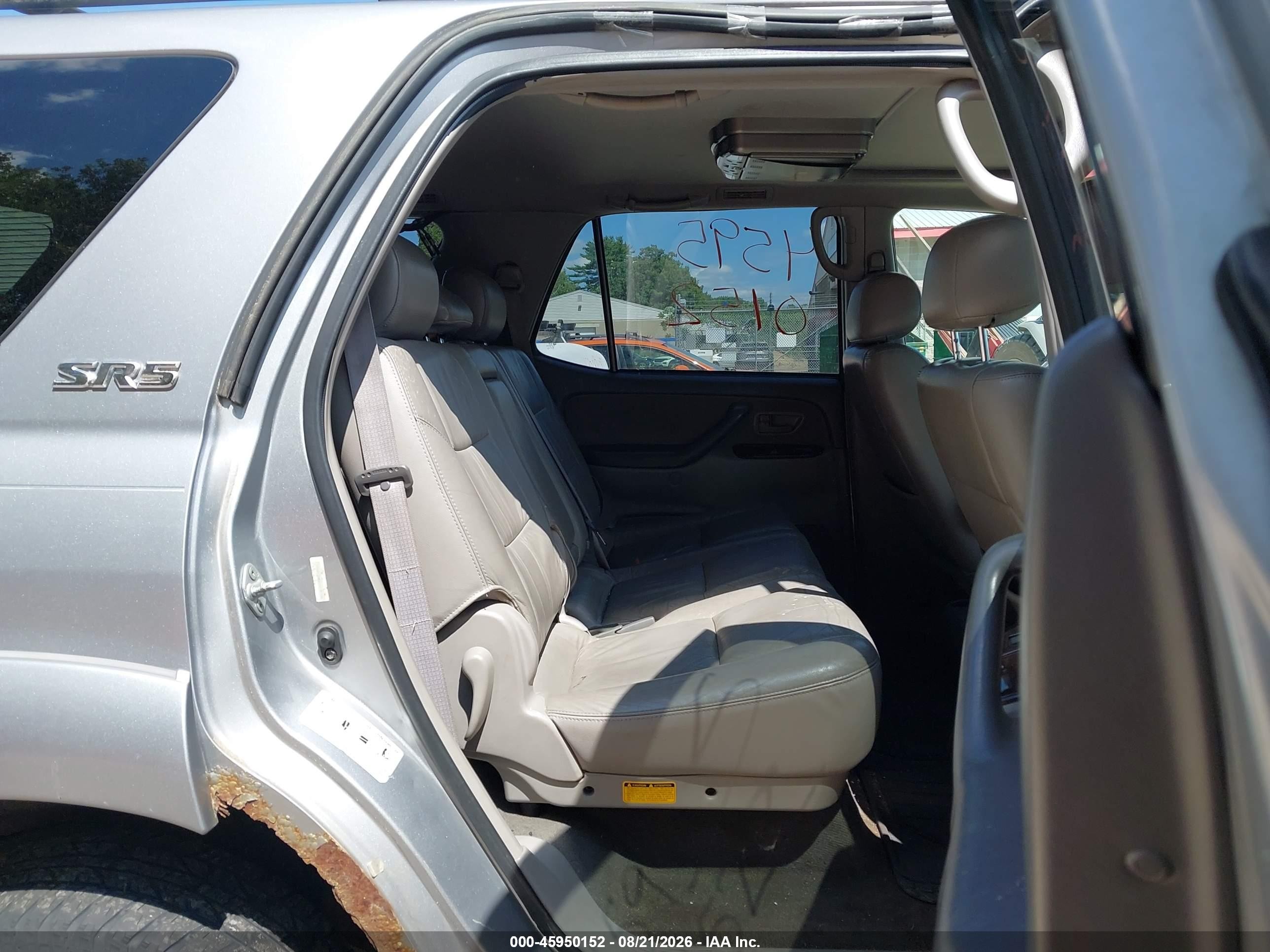 2002 Toyota Sequoia Sr5 V8 Silver vin: 5TDBT44A52S076730