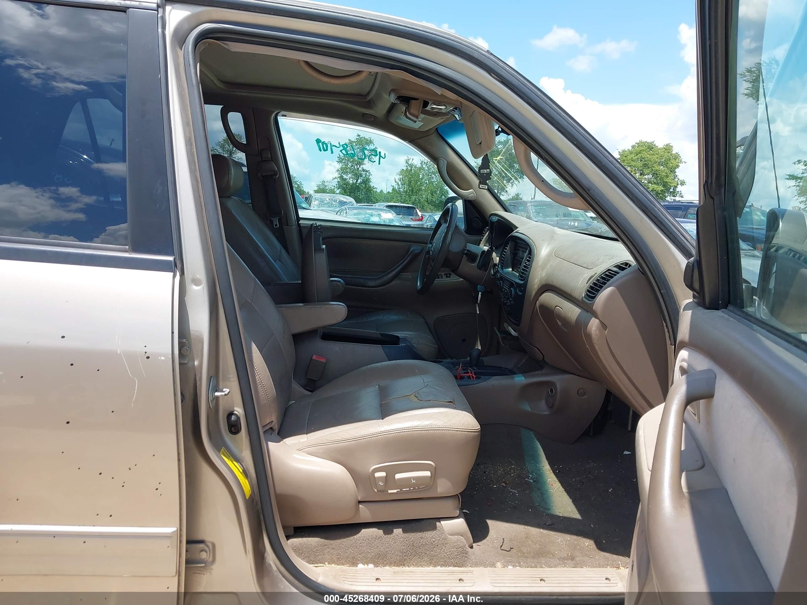 2003 Toyota Sequoia Sr5 V8 Beige vin: 5TDBT44A53S203445