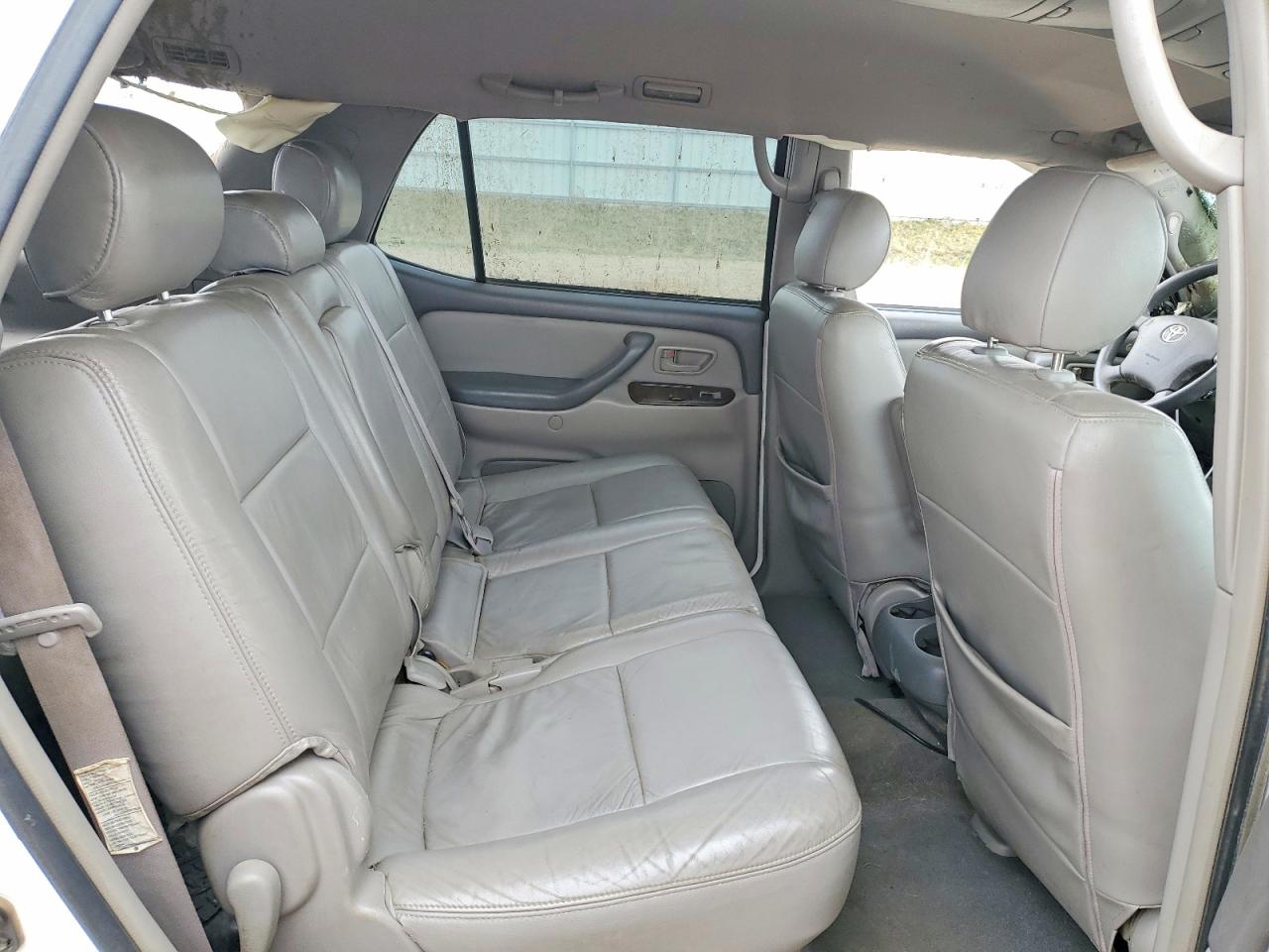 2005 Toyota Sequoia Sr5 White vin: 5TDBT44A55S241308