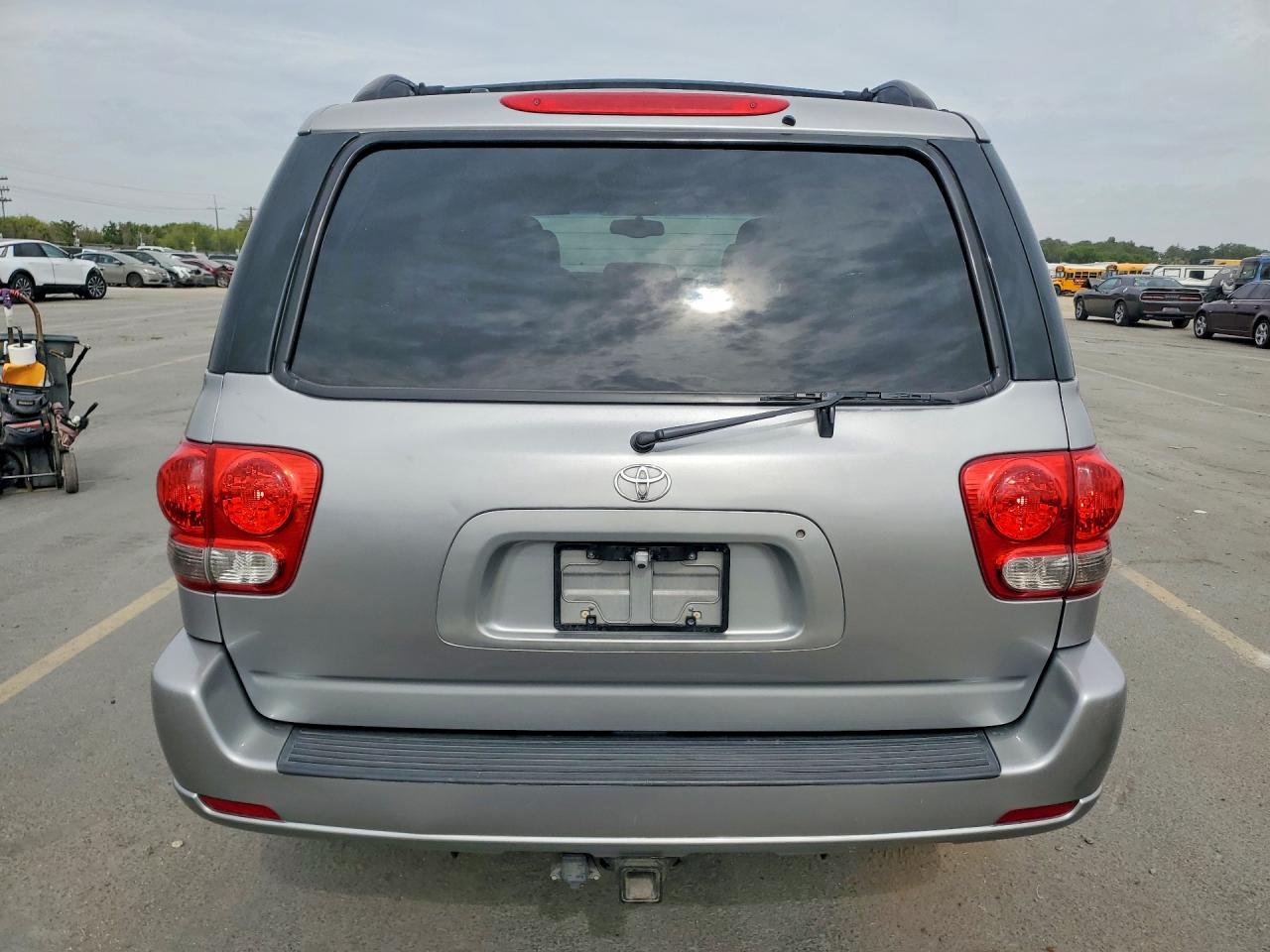 2005 Toyota Sequoia Sr5 Silver vin: 5TDBT44A55S254754