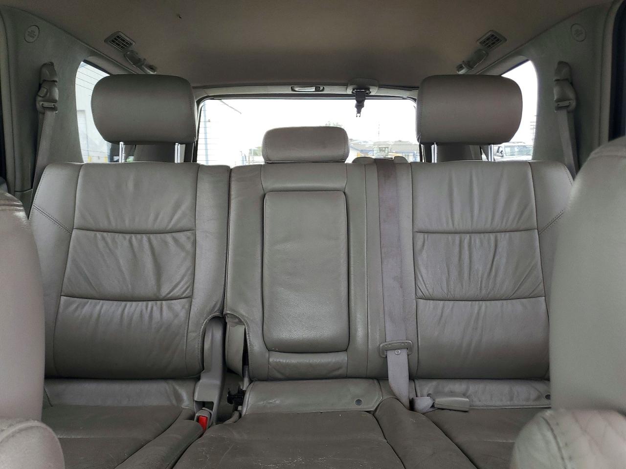 2005 Toyota Sequoia Sr5 Silver vin: 5TDBT44A55S254754