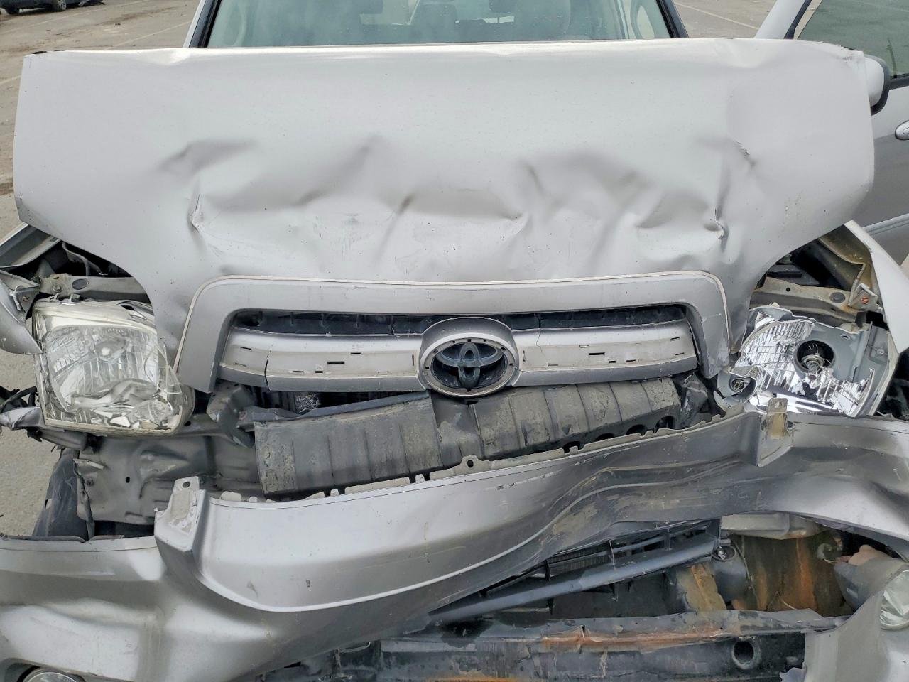2005 Toyota Sequoia Sr5 Silver vin: 5TDBT44A55S254754