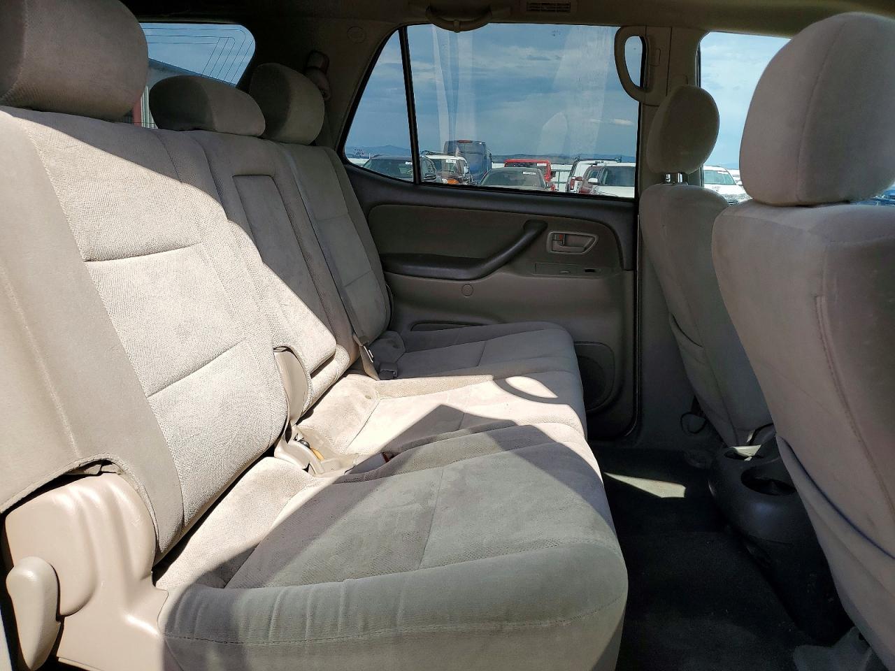 2007 Toyota Sequoia Sr5 Gold vin: 5TDBT44A57S285036