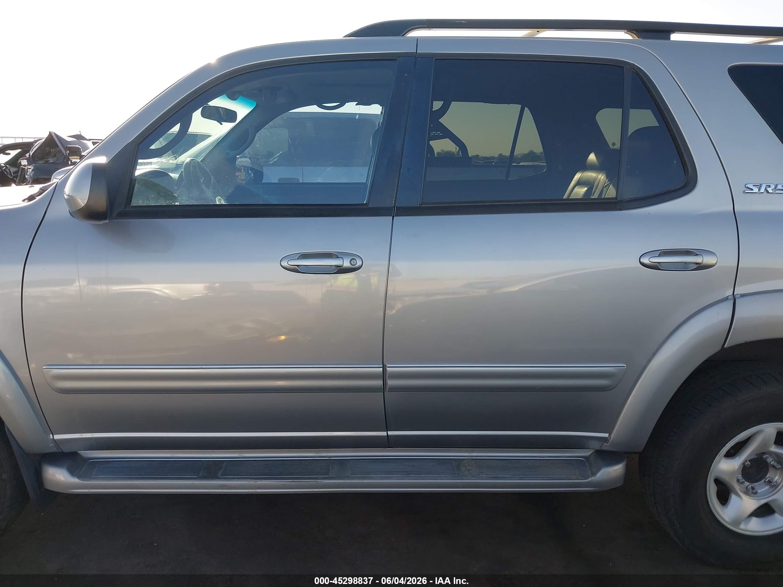 2001 Toyota Sequoia Sr5 V8 Золотой vin: 5TDBT44A61S033089