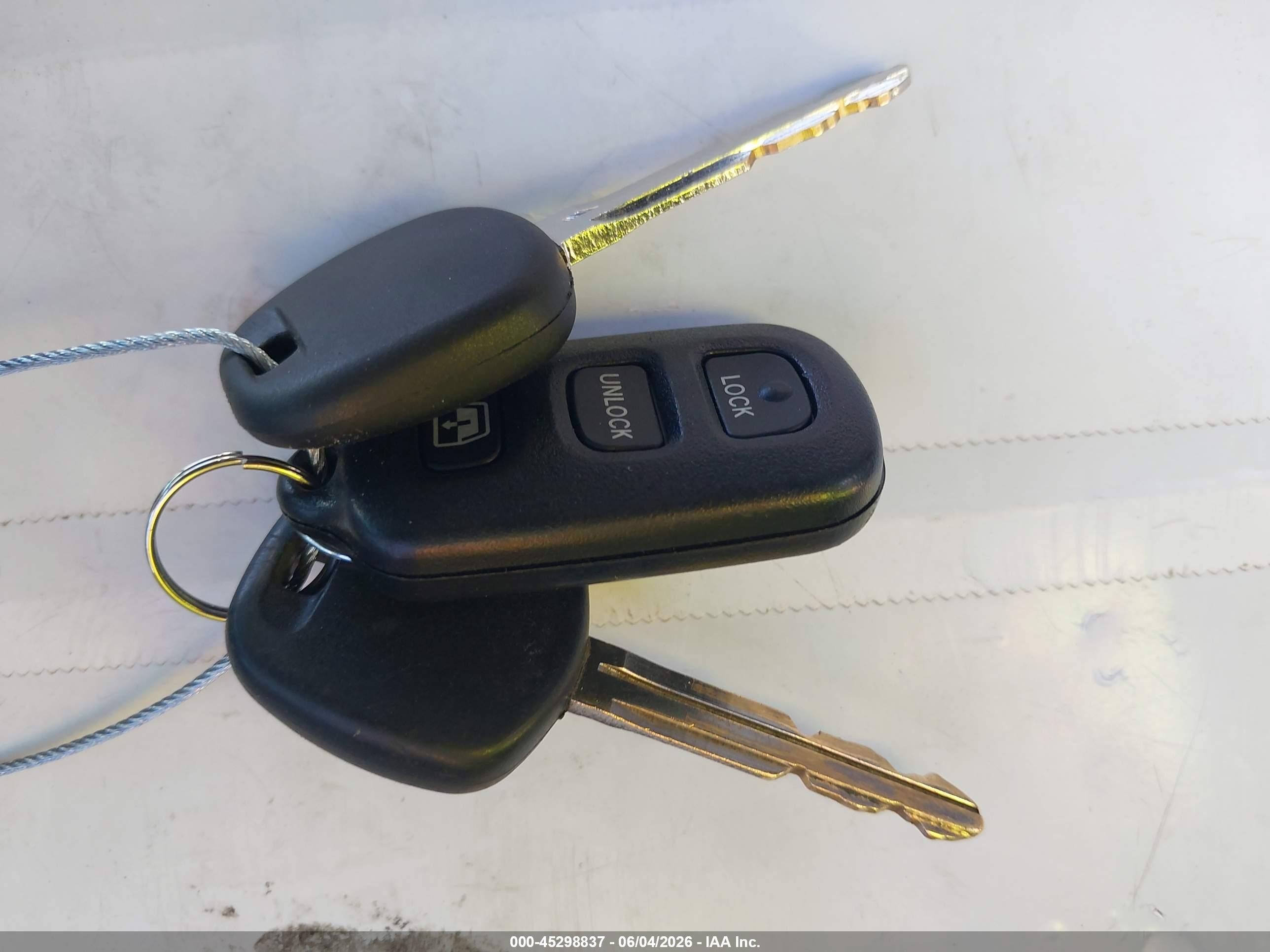 2001 Toyota Sequoia Sr5 V8 Золотой vin: 5TDBT44A61S033089