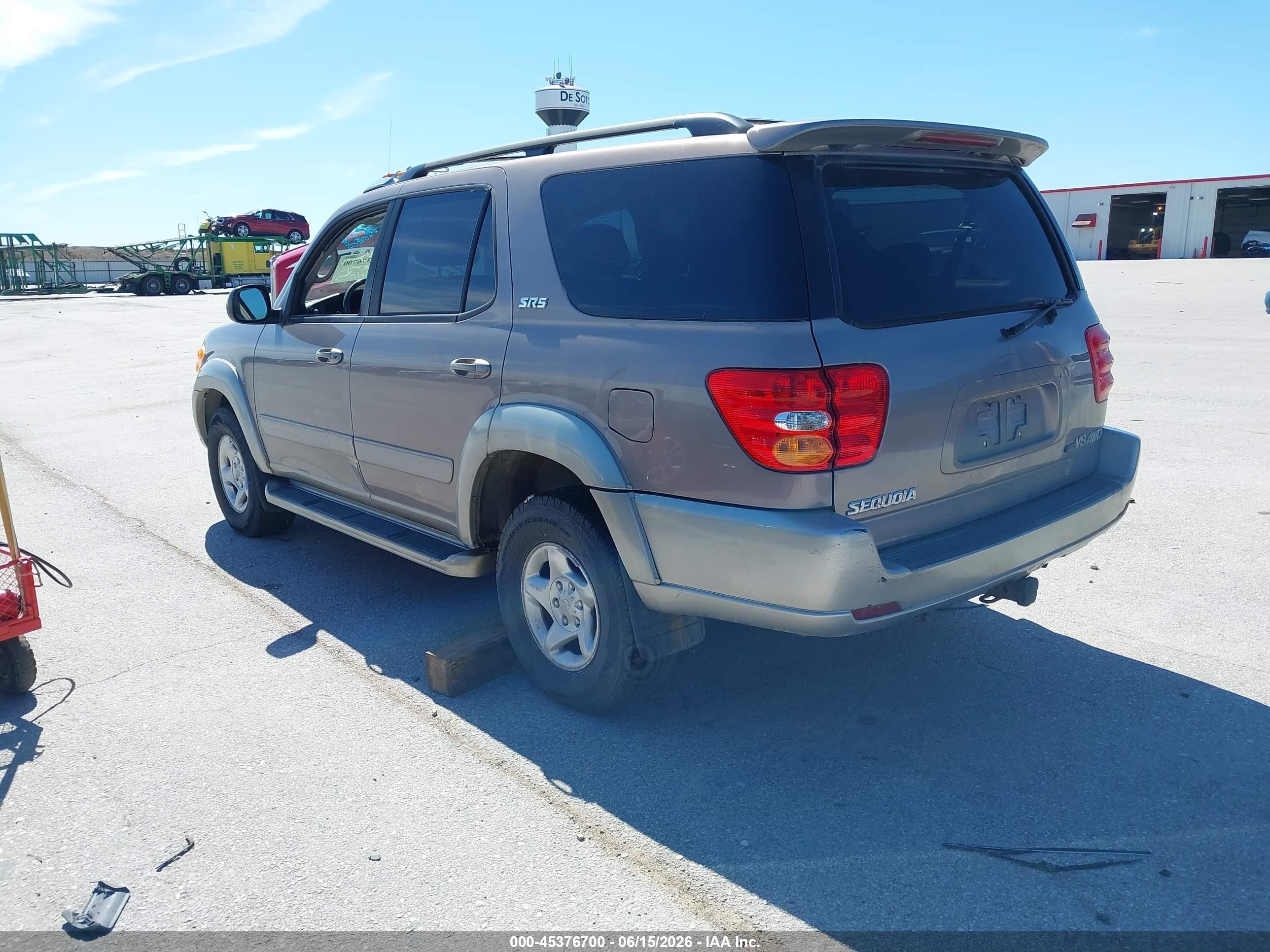 2002 Toyota Sequoia Sr5 V8 Beige vin: 5TDBT44A62S073478