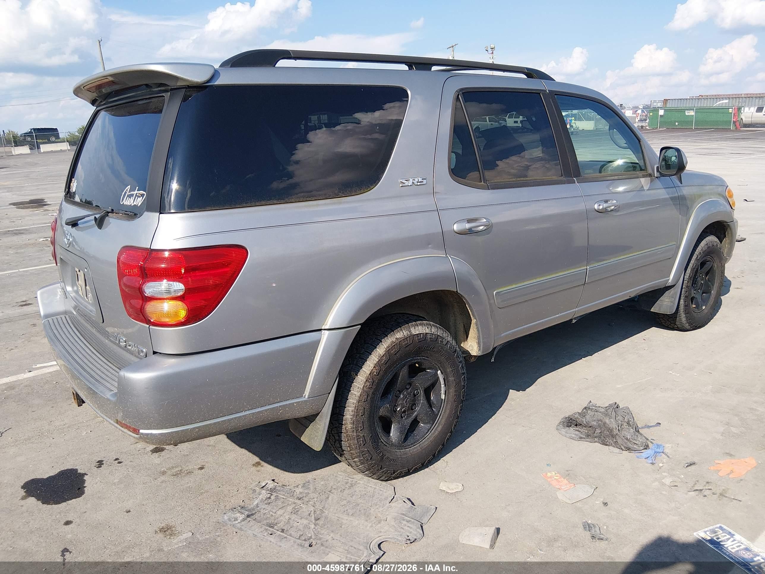 2002 Toyota Sequoia Sr5 V8 Silver vin: 5TDBT44A62S080477