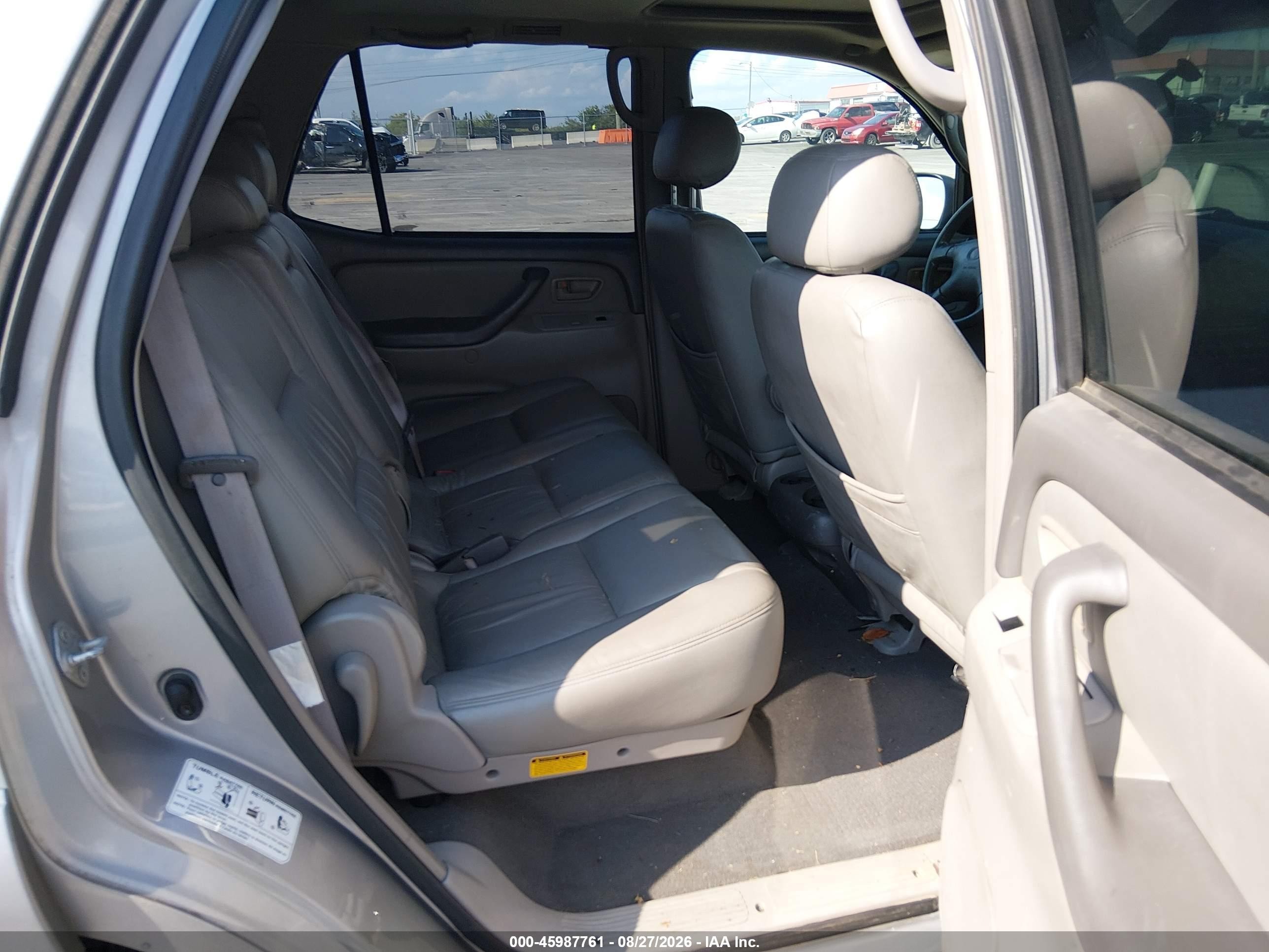 2002 Toyota Sequoia Sr5 V8 Silver vin: 5TDBT44A62S080477