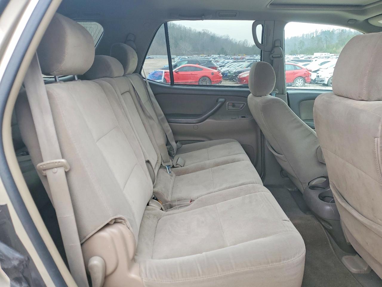 2007 Toyota Sequoia Sr5 Gold vin: 5TDBT44A67S285479