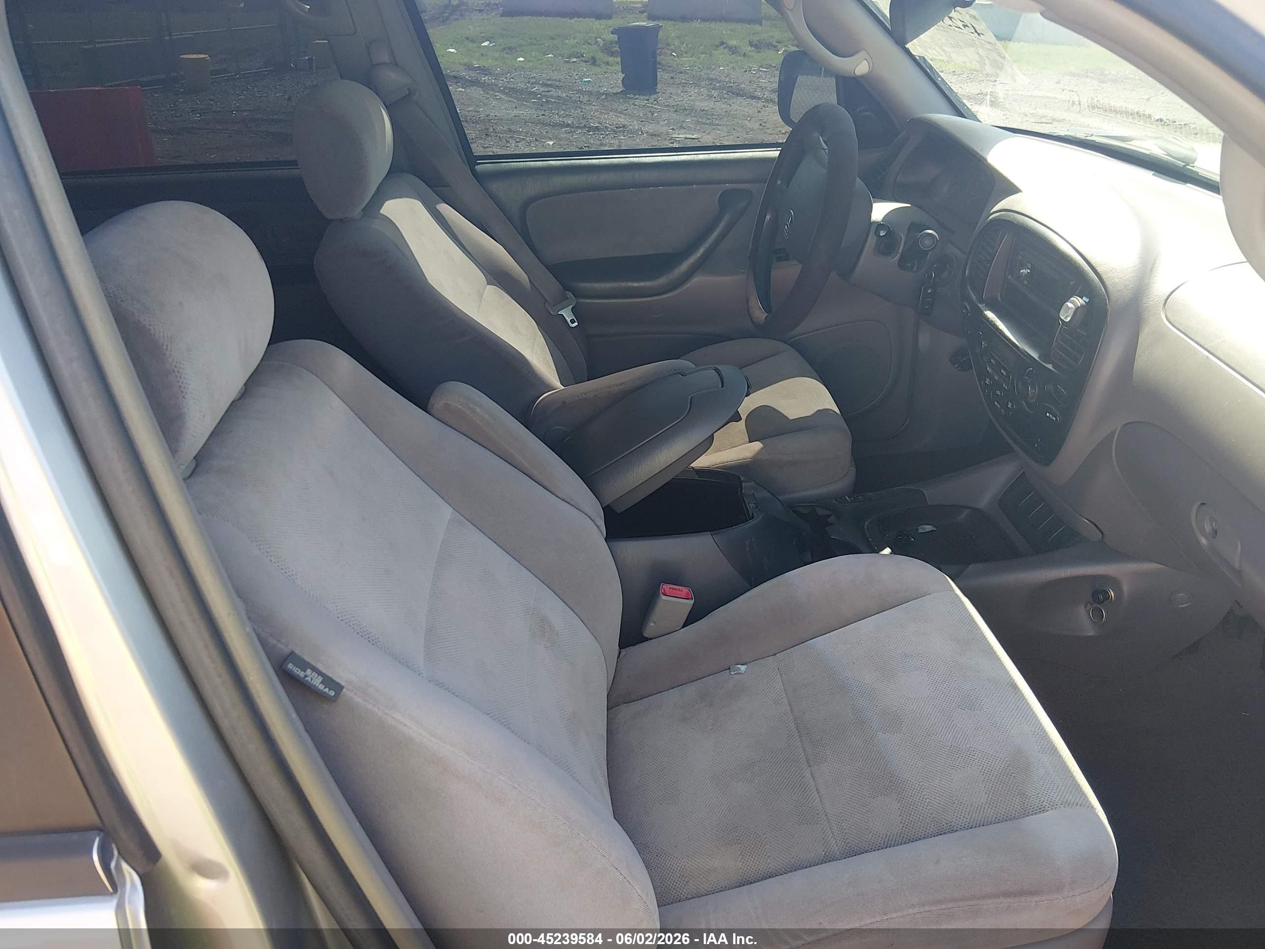 2007 Toyota Sequoia Sr5 V8 Silver vin: 5TDBT44A67S285613