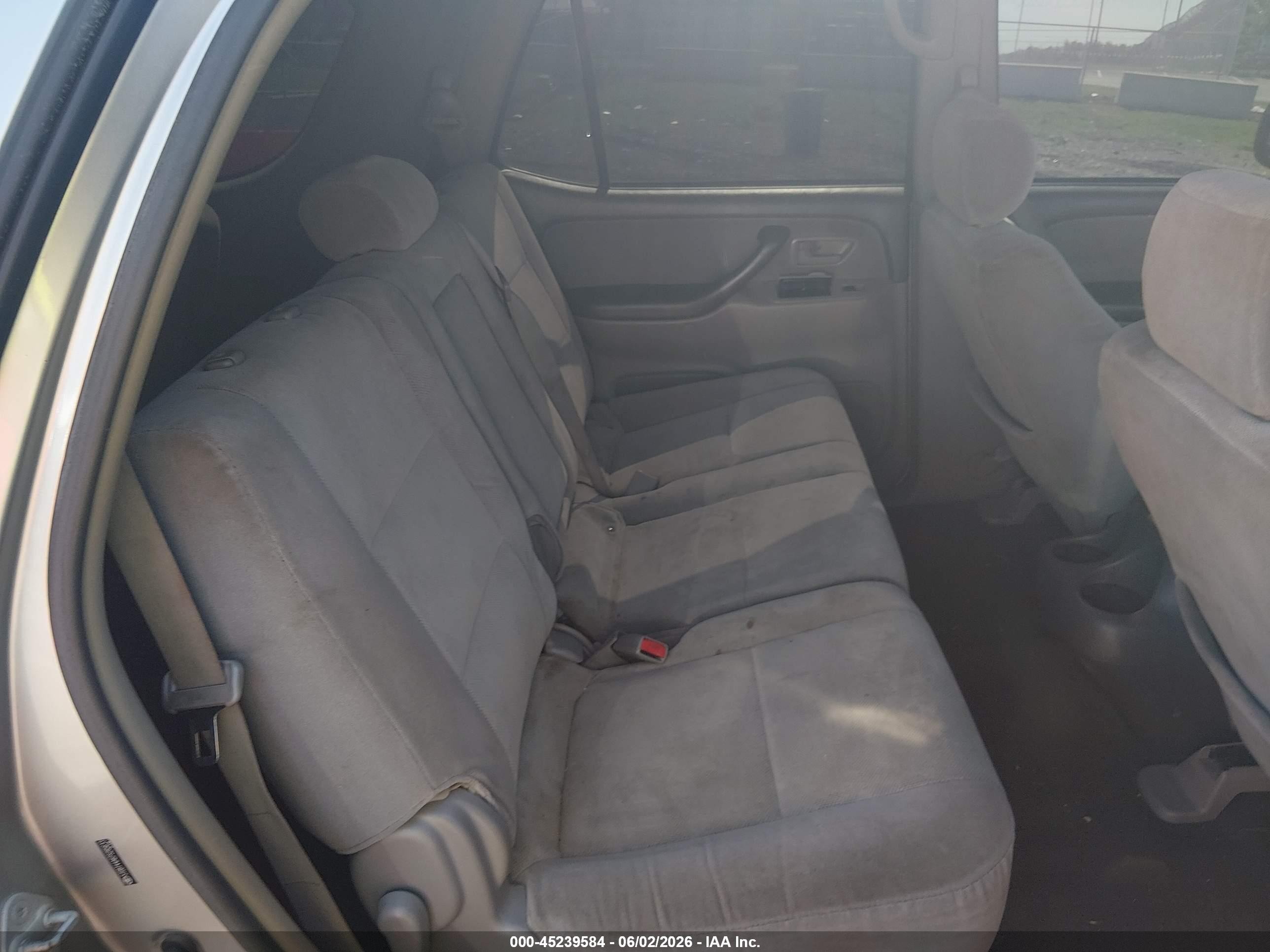 2007 Toyota Sequoia Sr5 V8 Silver vin: 5TDBT44A67S285613