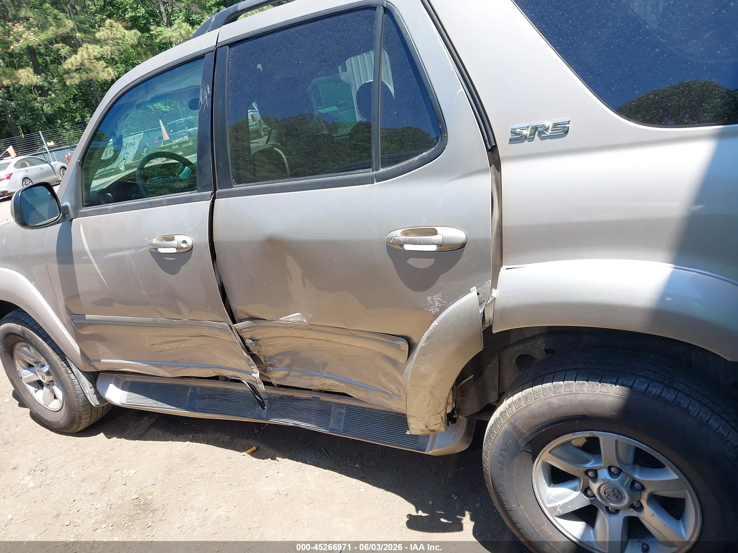 2007 Toyota Sequoia Sr5 V8 Beige vin: 5TDBT44A67S292125