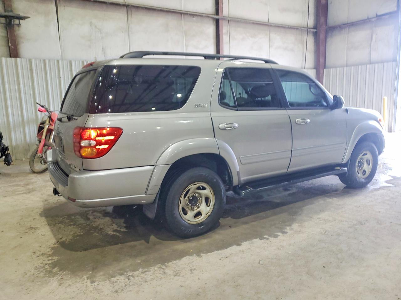 2004 Toyota Sequoia Sr5 Серебряный vin: 5TDBT44A74S217266