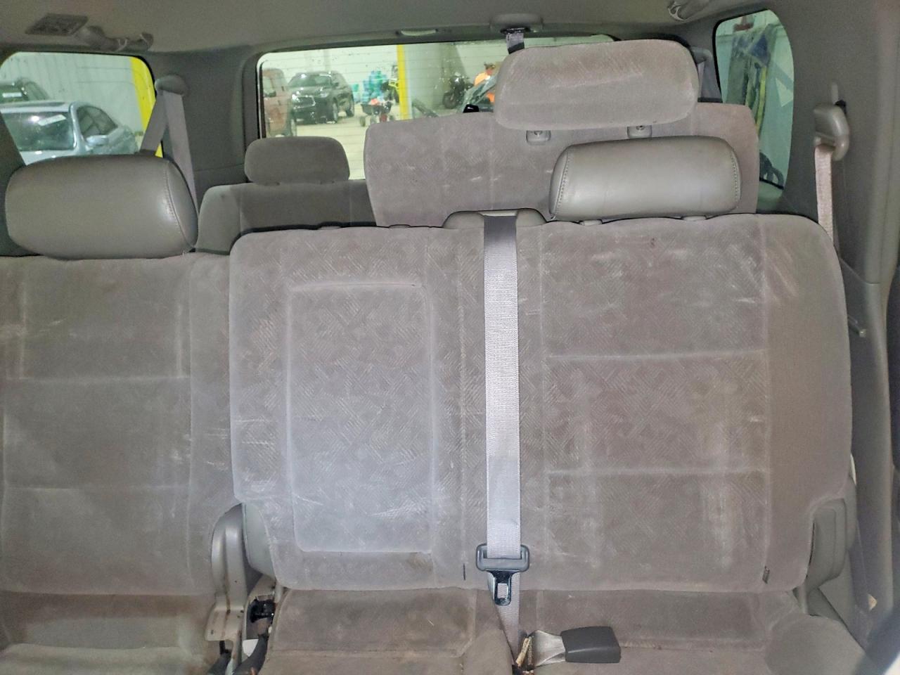 2004 Toyota Sequoia Sr5 Серебряный vin: 5TDBT44A74S217266
