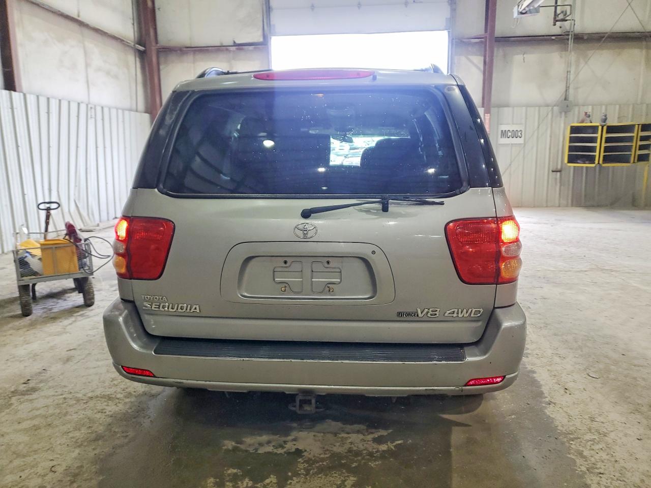 2004 Toyota Sequoia Sr5 Серебряный vin: 5TDBT44A74S217266