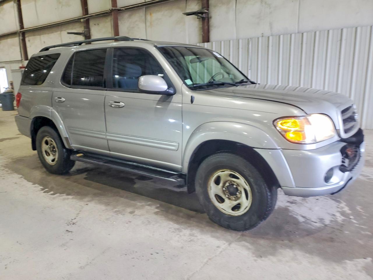 2004 Toyota Sequoia Sr5 Серебряный vin: 5TDBT44A74S217266