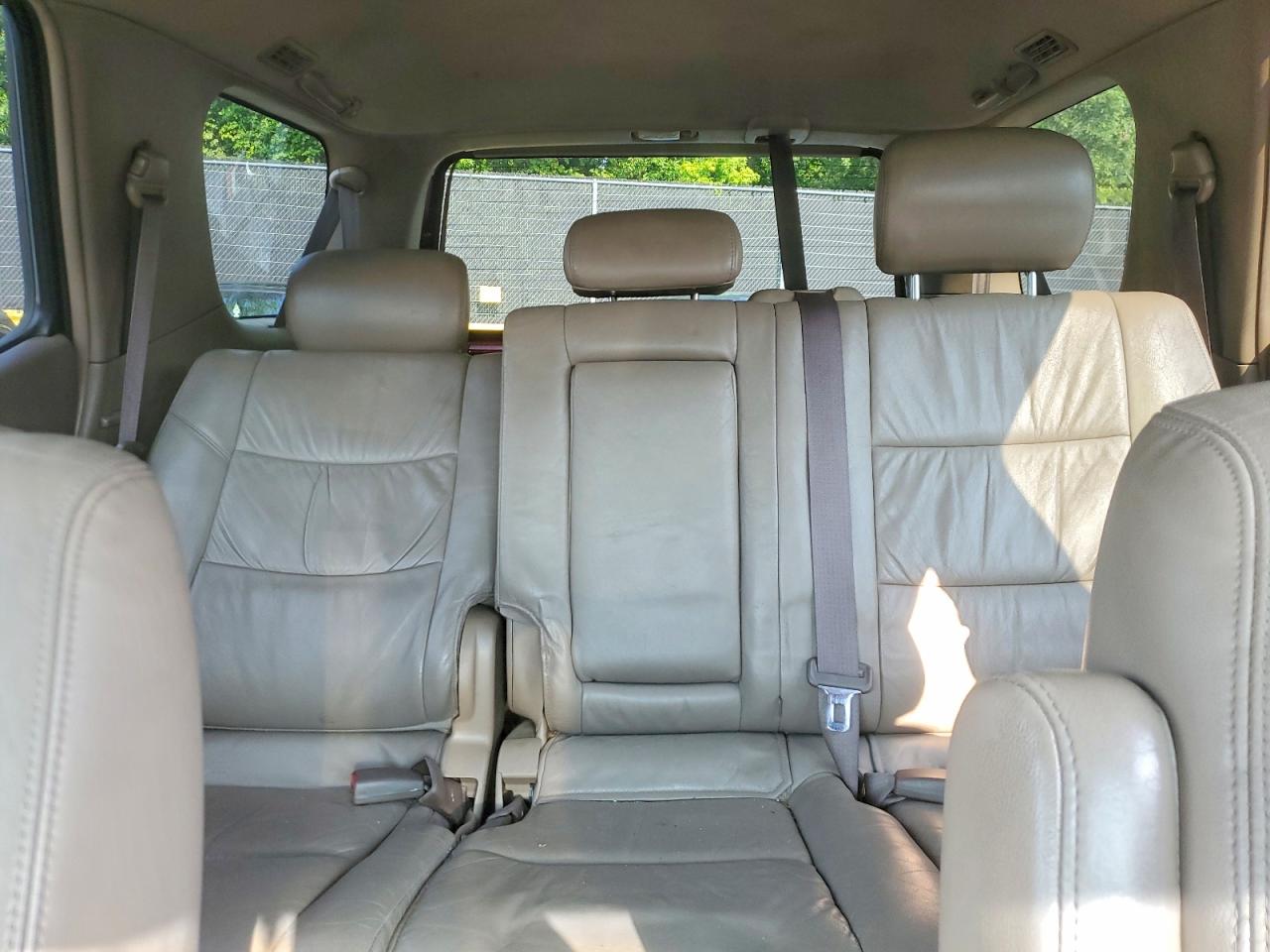2004 Toyota Sequoia Sr5 Burgundy vin: 5TDBT44A74S223438