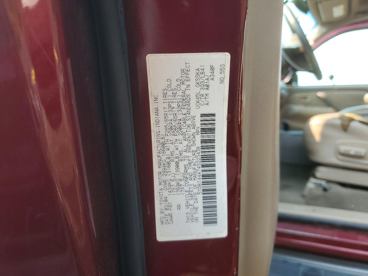 2004 Toyota Sequoia Sr5 Burgundy vin: 5TDBT44A74S223438