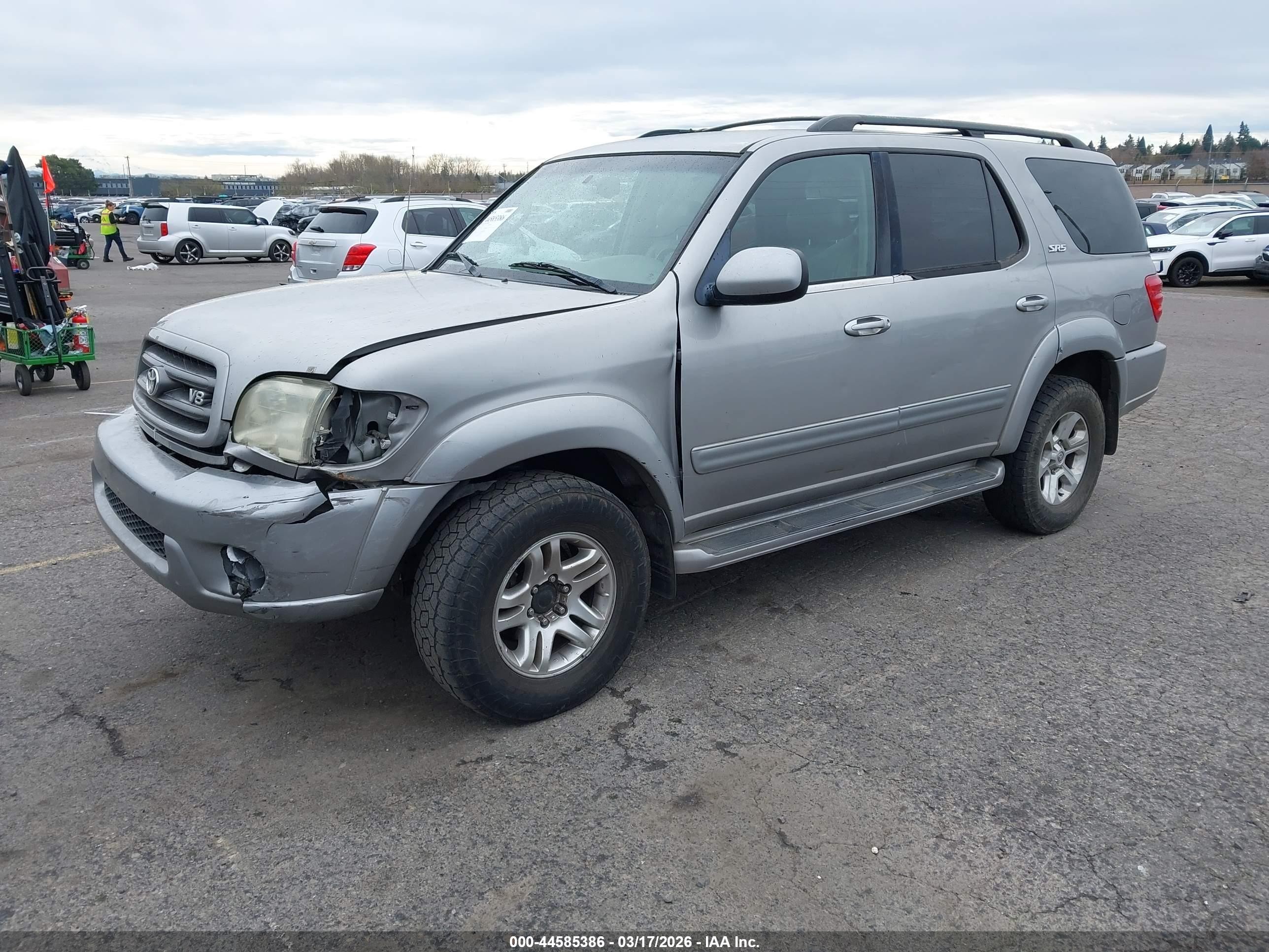 2004 Toyota Sequoia Sr5 V8 Silver vin: 5TDBT44A74S226372