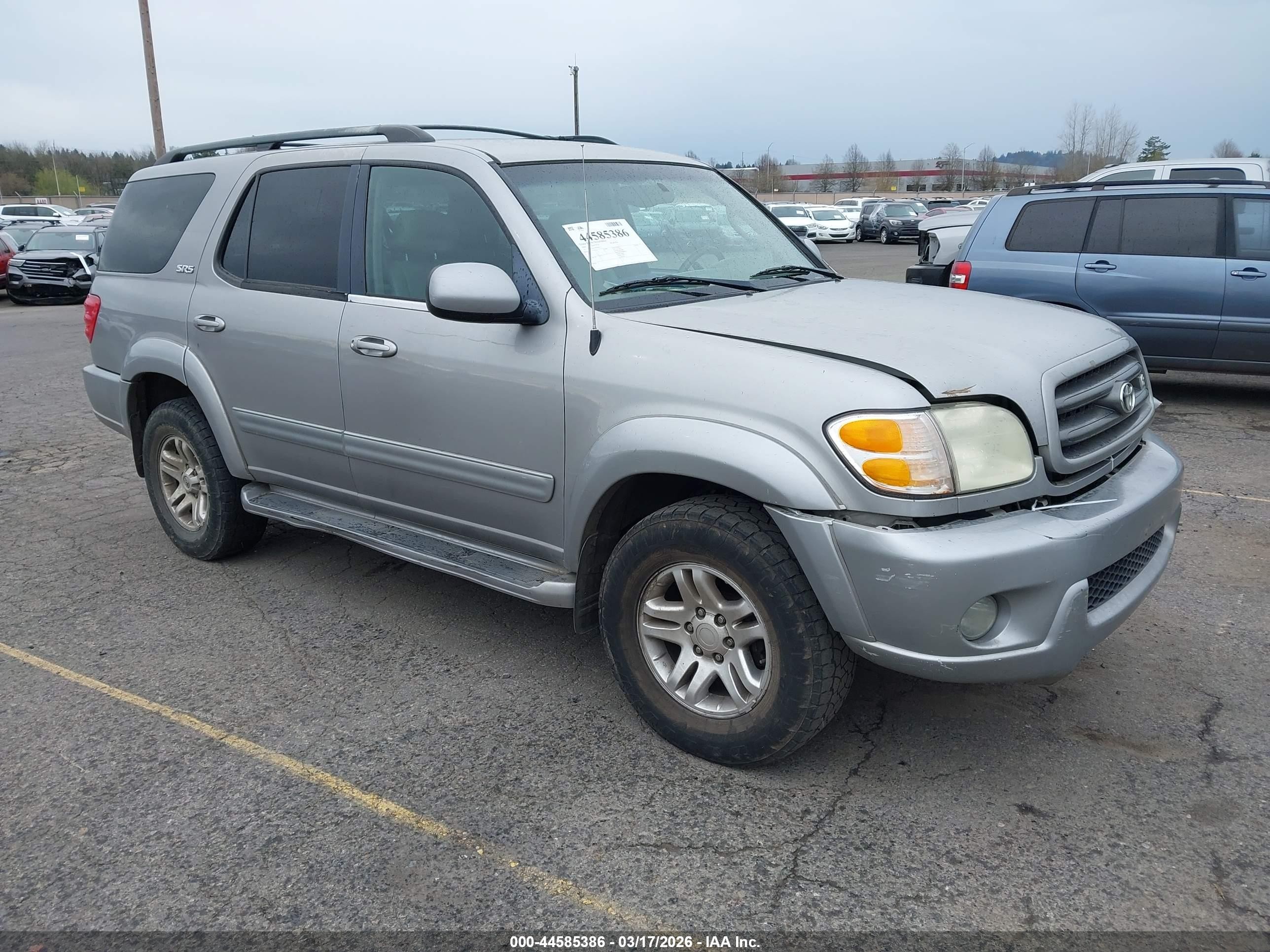 2004 Toyota Sequoia Sr5 V8 Silver vin: 5TDBT44A74S226372