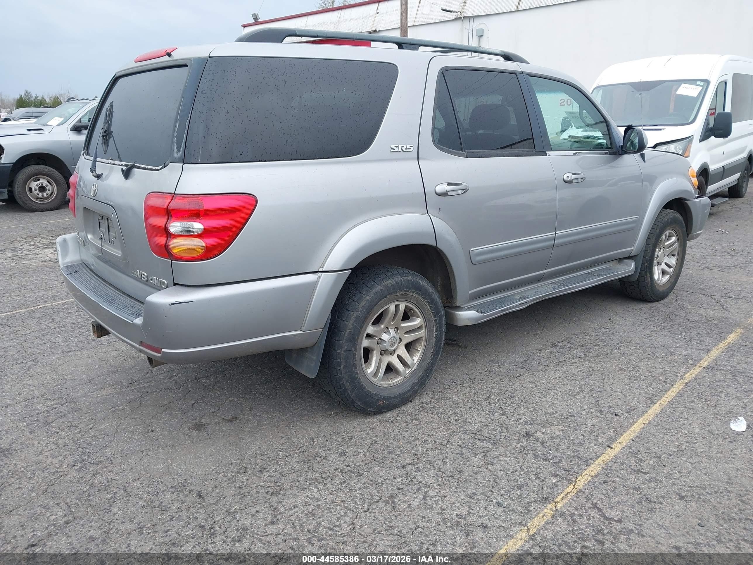 2004 Toyota Sequoia Sr5 V8 Silver vin: 5TDBT44A74S226372