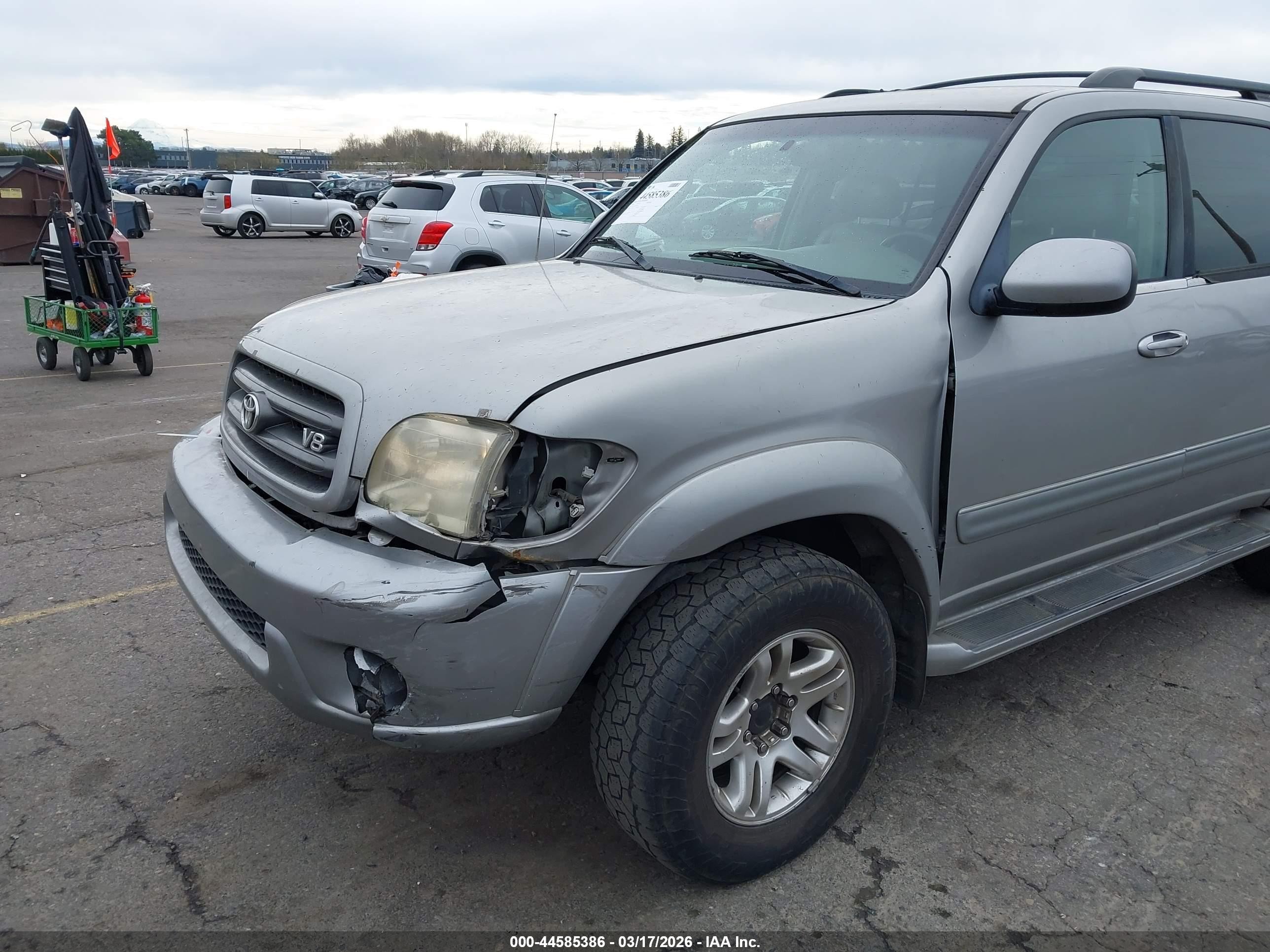 2004 Toyota Sequoia Sr5 V8 Silver vin: 5TDBT44A74S226372