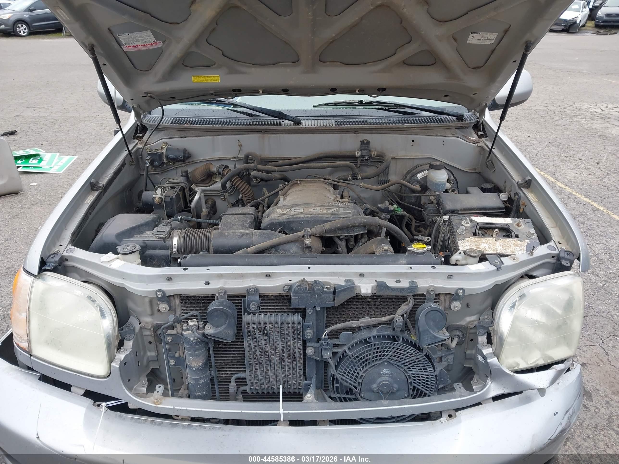2004 Toyota Sequoia Sr5 V8 Silver vin: 5TDBT44A74S226372